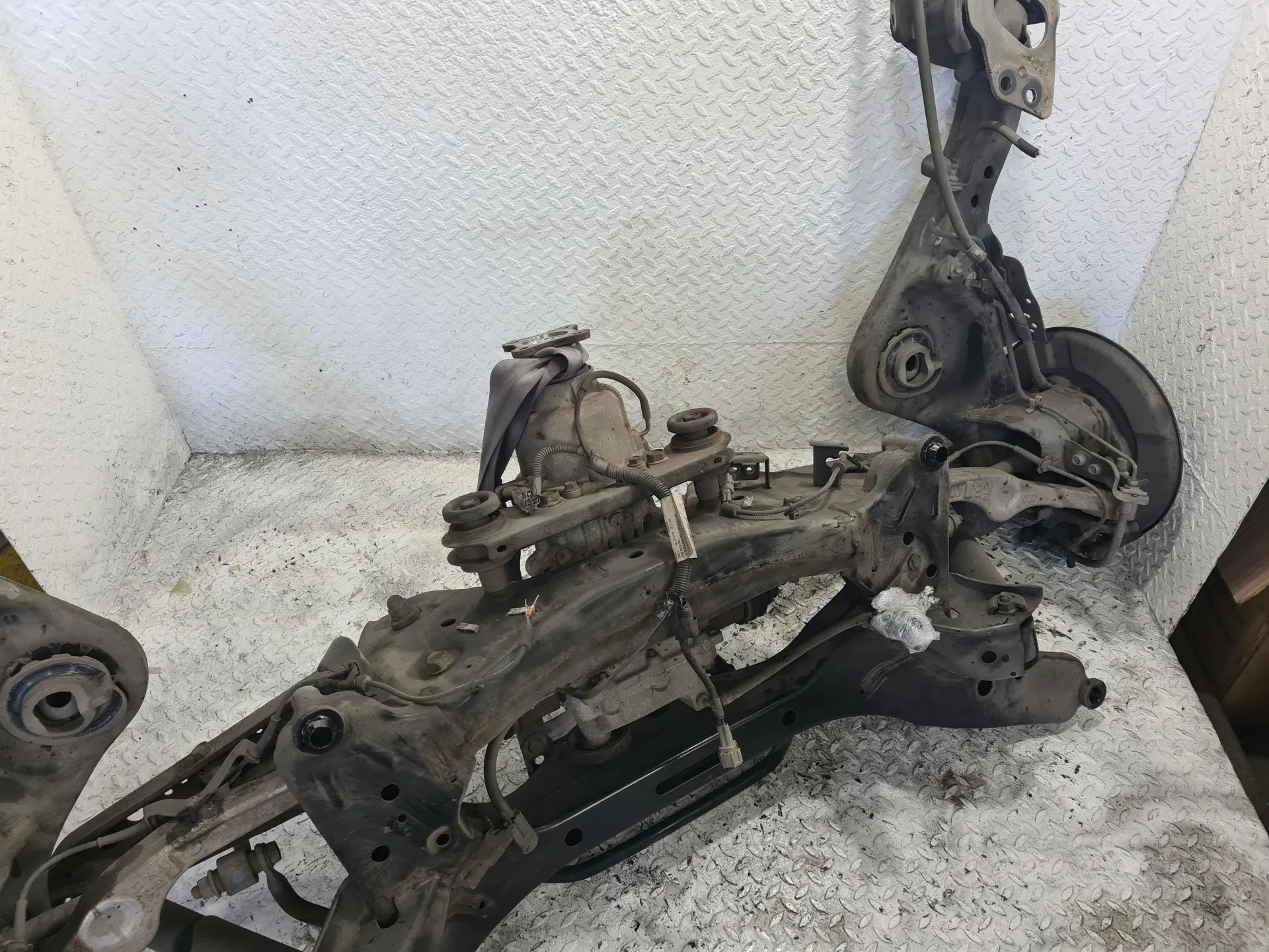 ASSALE POSTERIORE con codice 55400JD61A da NISSAN Qashqai 1° Serie con codice motore M9R Benzina (06>09)