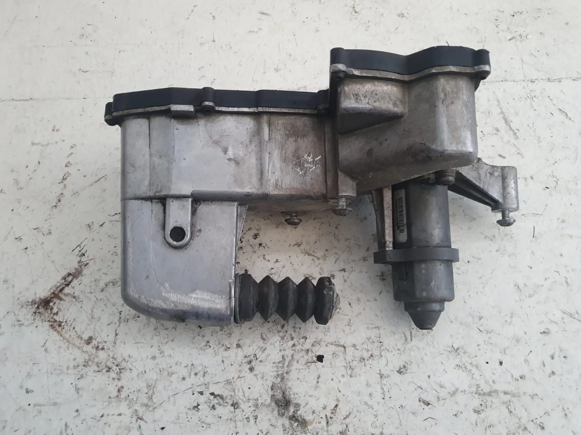 ATTUATORE CAMBIO con codice 013981000032 / 0319207 / 212072 / 9656382080 da CITROEN C3 2Â° Serie 1400 Diesel (2006)