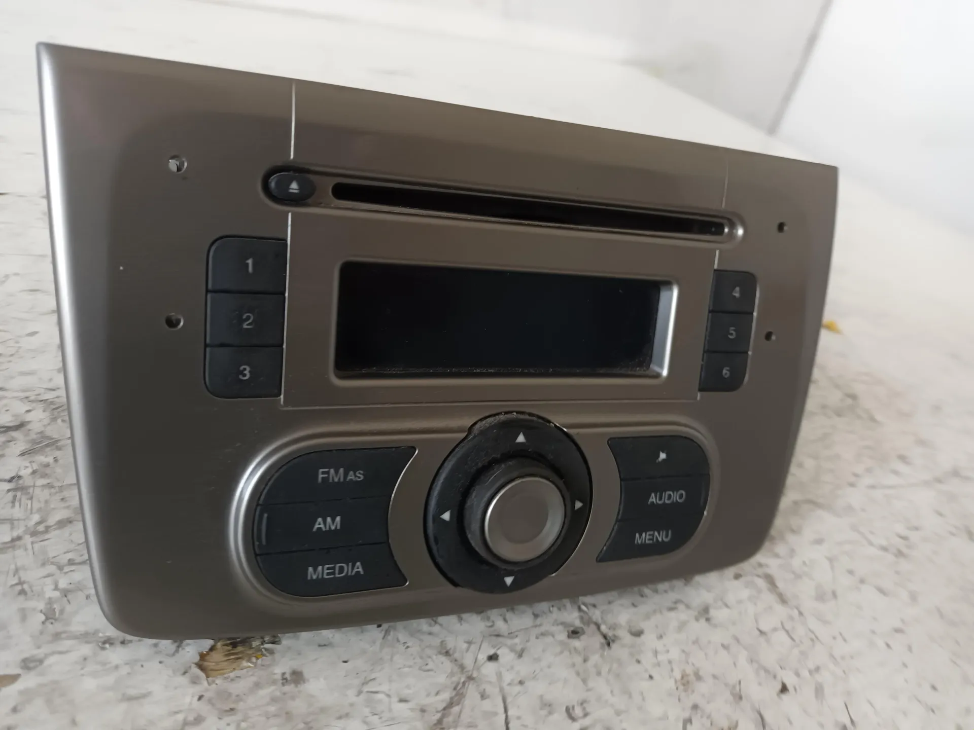 AUTORADIO con codice 7648526316 da ALFA ROMEO Mito Serie (955_) (08>) 1600 Diesel (2012)