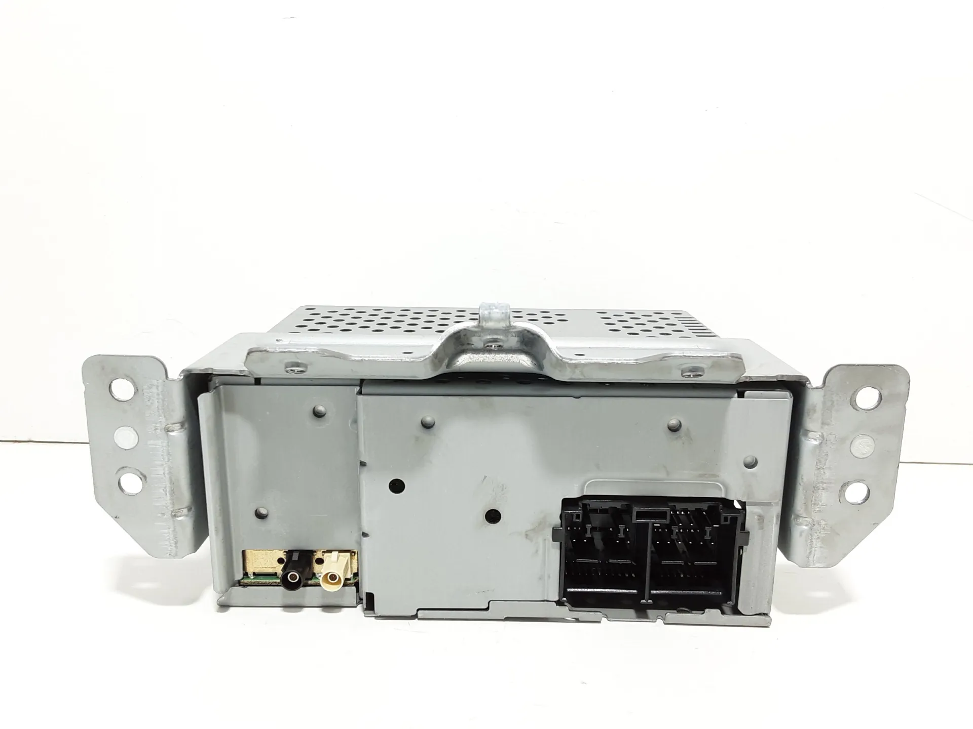 AUTORADIO con codice H1BT18C815 da FORD Fiesta 7° Serie 1500 Diesel 63 kW / 85 CV con codice motore XUJG/XUJC, XUJD, XUJE, XUJF, XUJG, XUJK, XUJL, XUJM, XUJN (2018)