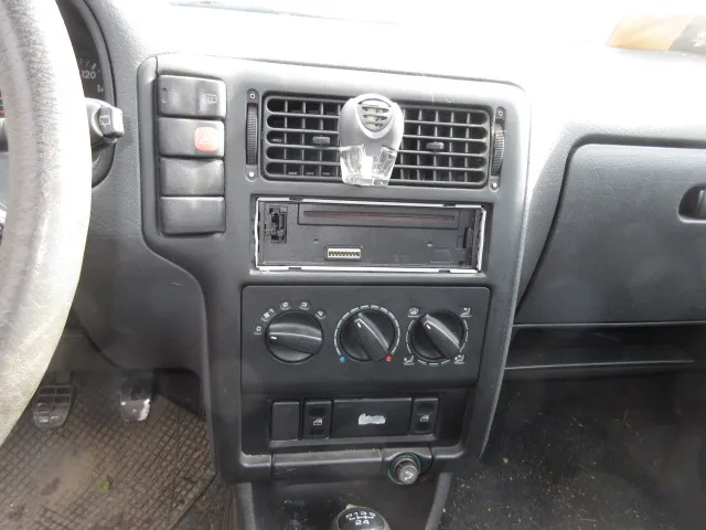 AUTORADIO VOLKSWAGEN POLO 94>00