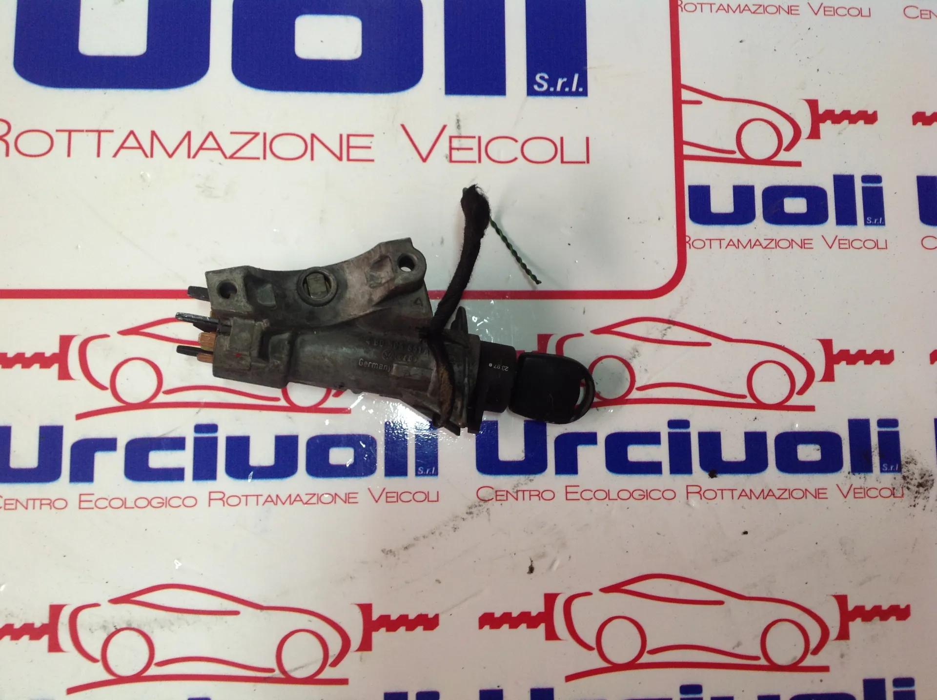 BLOCCHETTO ACCENSIONE con codice 4B0905851A da VOLKSWAGEN Passat Berlina 3Â° Serie Diesel (2000)