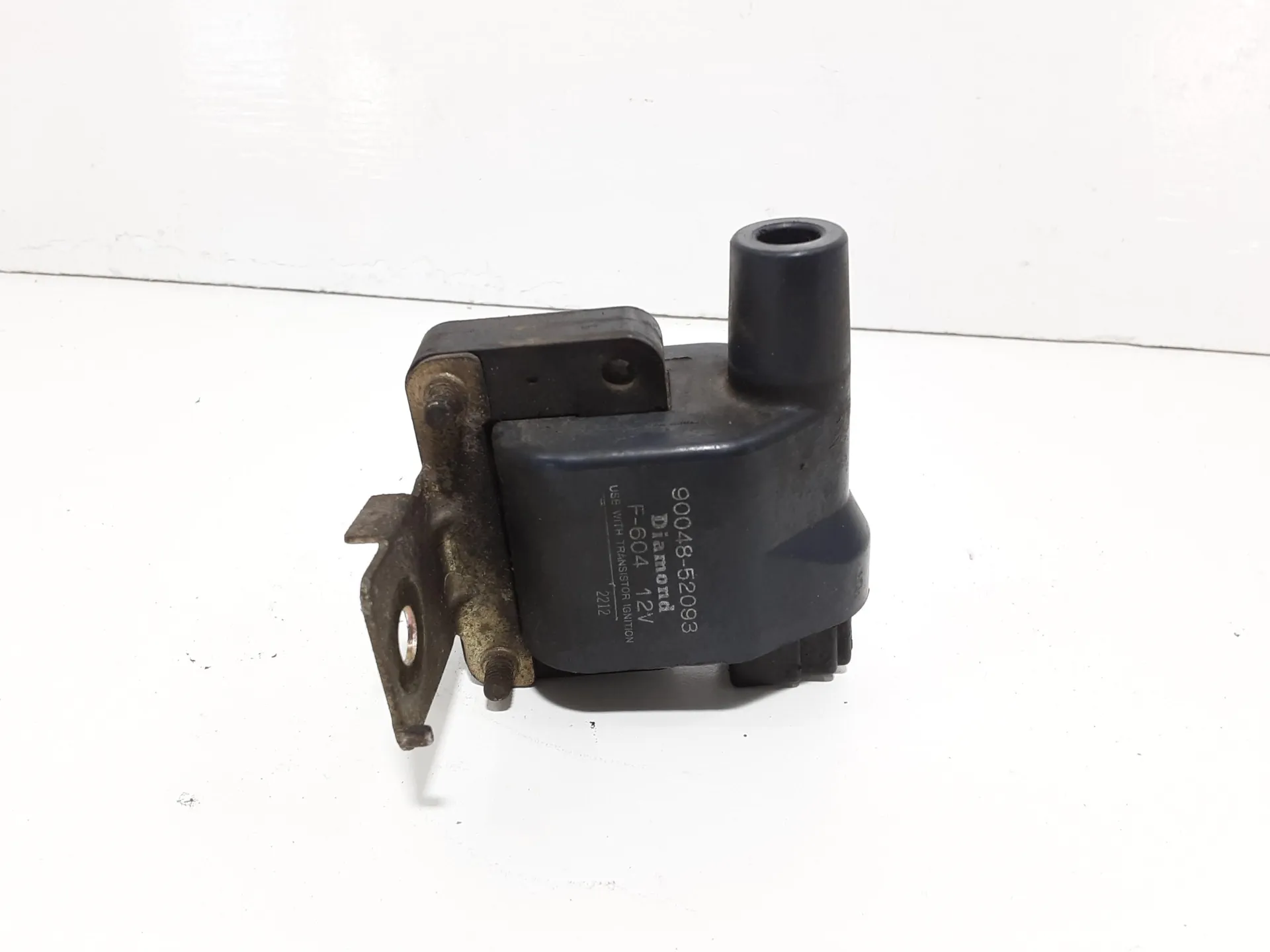BOBINA con codice 9004852093 da DAIHATSU Feroza 1° Serie 1600 Benzina 70 kW / 95 CV con codice motore HD/HD-E (1994)
