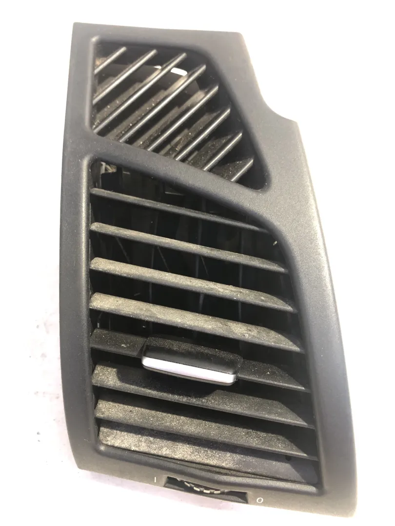 BOCCHETTA ARIA CRUSCOTTO LATO GUIDA con codice 7059188.12 / P0102044.39 da BMW Serie 1 Serie (E87) (04>07) Diesel (2005)