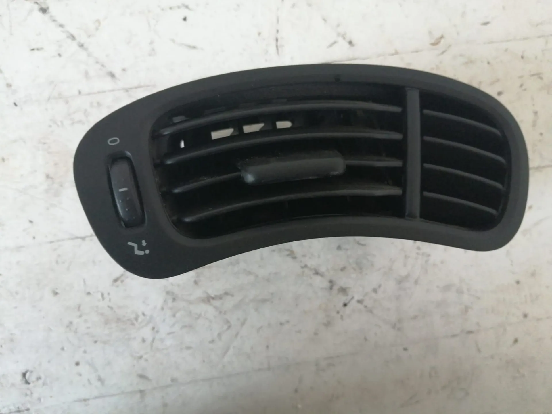 BOCCHETTA ARIA CRUSCOTTO LATO GUIDA con codice 735491140 da FIAT Panda 3Â° Serie 1200 Benzina (2014)
