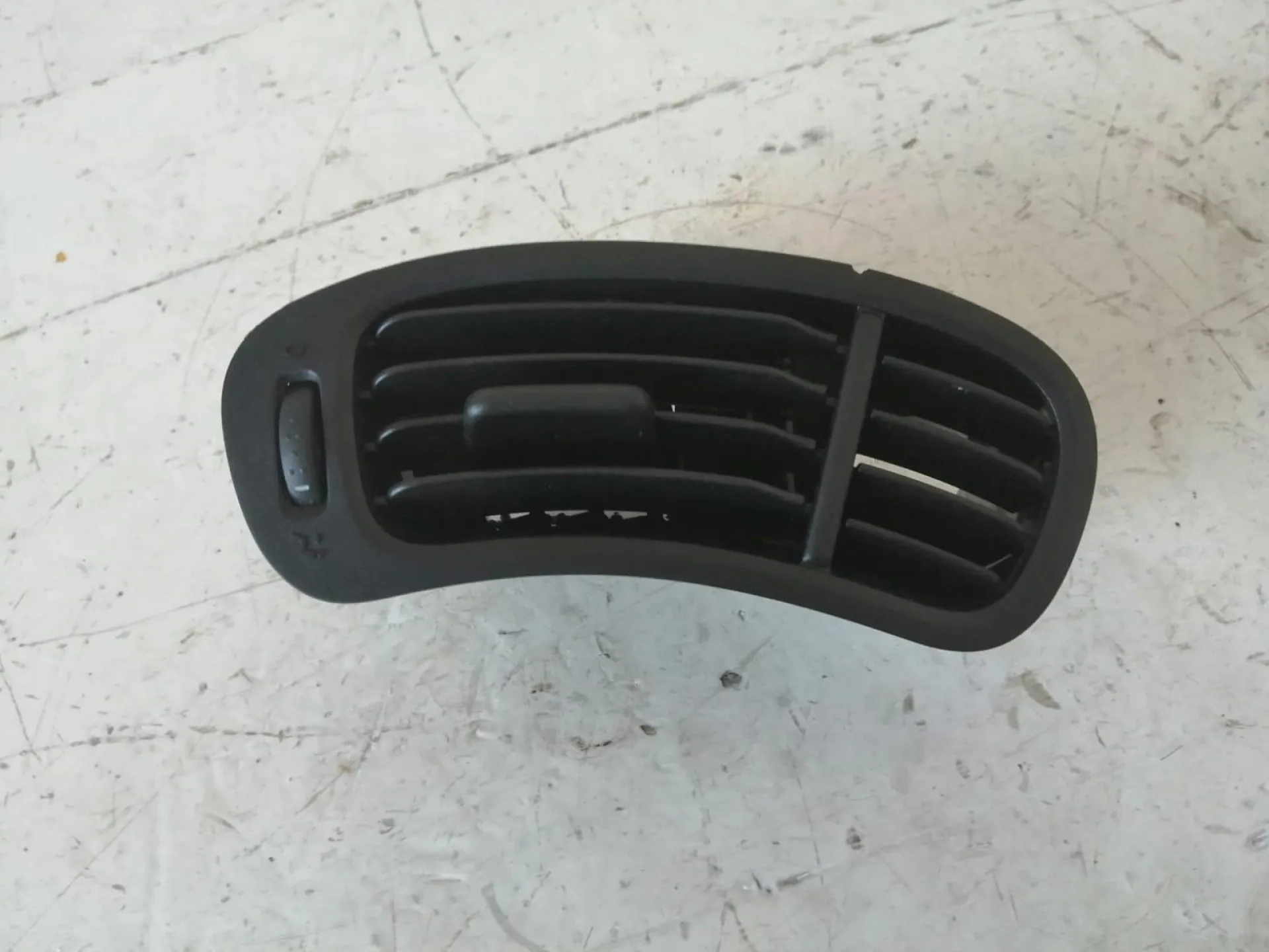 BOCCHETTA ARIA CRUSCOTTO LATO GUIDA con codice 735597683 da FIAT Panda 3Â° Serie 1200 Benzina (2015)
