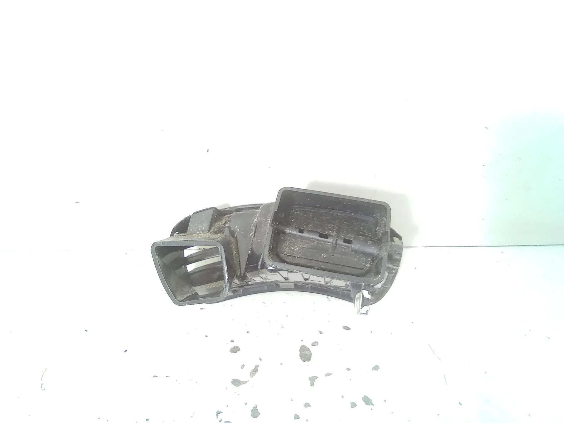 BOCCHETTA ARIA CRUSCOTTO LATO GUIDA con codice 735597683 da FIAT Panda 3Â° Serie 1000 Hybrid 51 kW / 69 CV (2021)