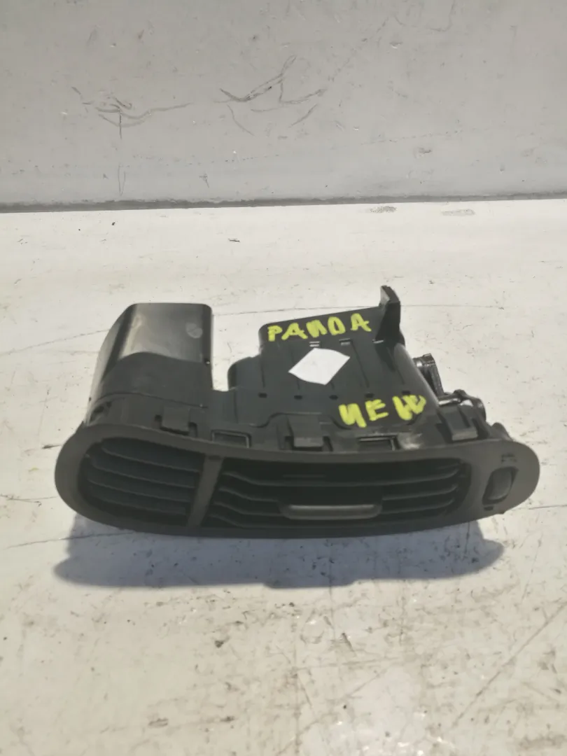 BOCCHETTA ARIA CRUSCOTTO LATO GUIDA con codice 735597683 da FIAT Panda Twinair 900 Benzina (2017)