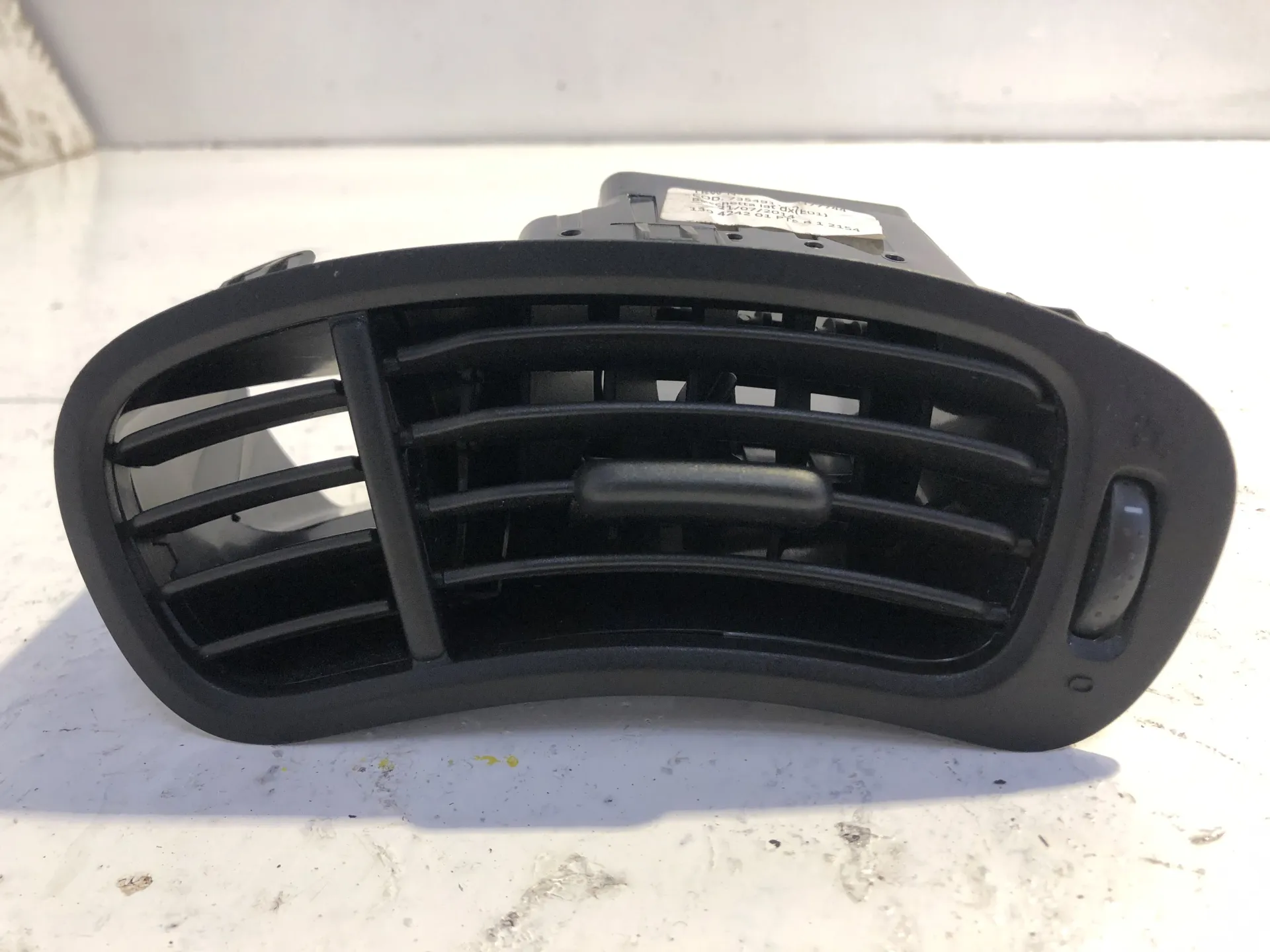 BOCCHETTA ARIA CRUSCOTTO LATO PASSEGGERO con codice 735597682 da FIAT Panda 3Â° Serie Benzina (2016)