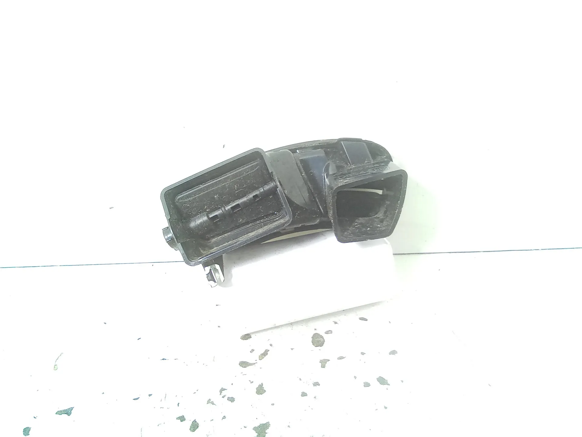 BOCCHETTA ARIA CRUSCOTTO LATO PASSEGGERO con codice 735597682 da FIAT Panda 3Â° Serie 1000 Hybrid 51 kW / 69 CV (2021)