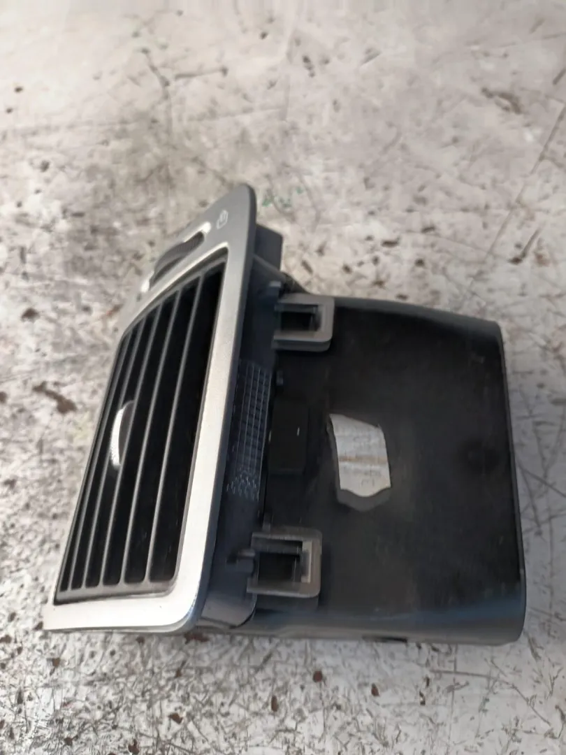 BOCCHETTA ARIA CRUSCOTTO LATO PASSEGGERO PEUGEOT 307 Berlina 2Â° Serie 1600 Diesel (2008)