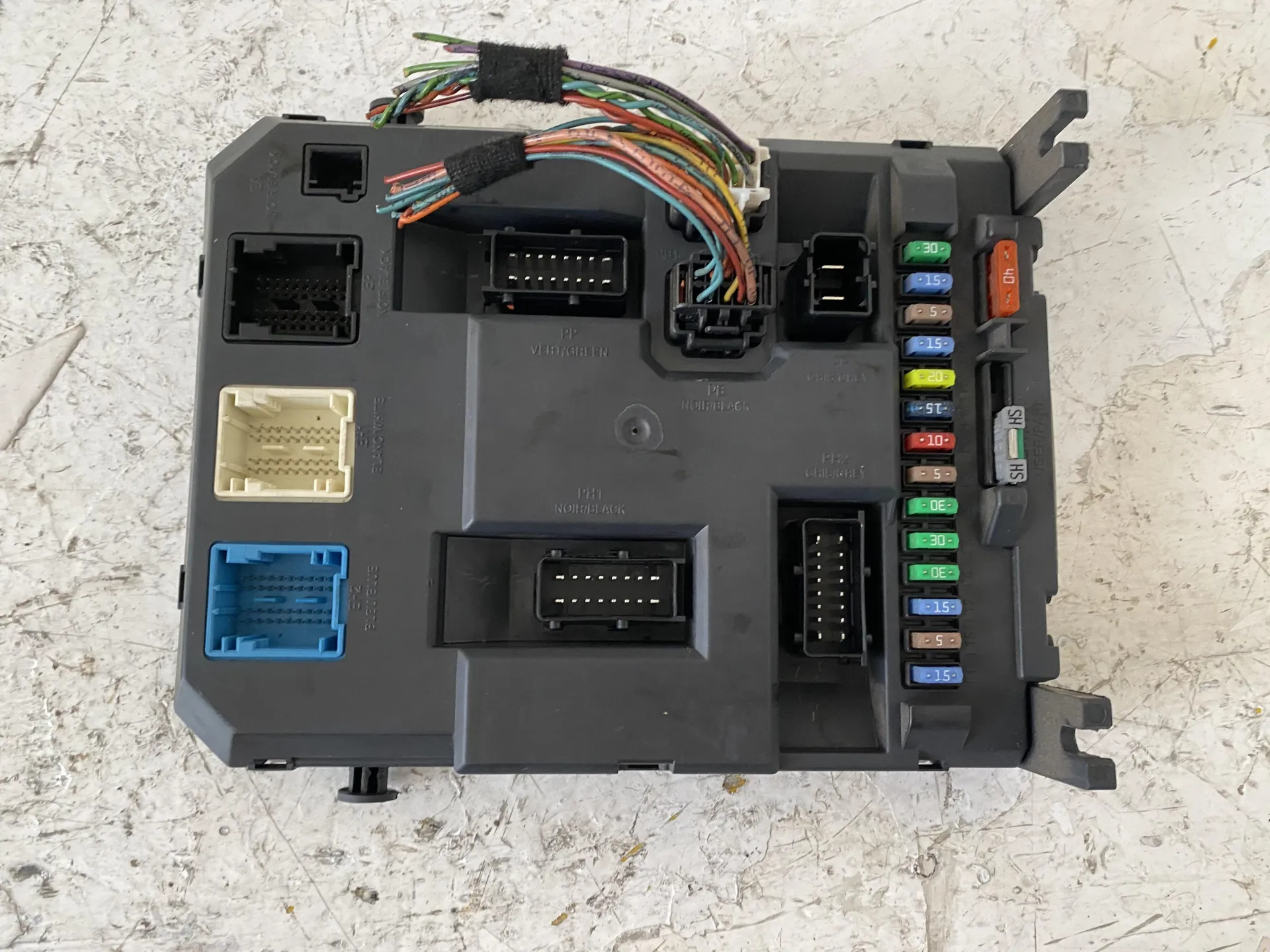 BODY COMPUTER con codice 9664983180 da CITROEN C3 Picasso (08>) 1600 Diesel con codice motore 9H06/9H06 (2016)
