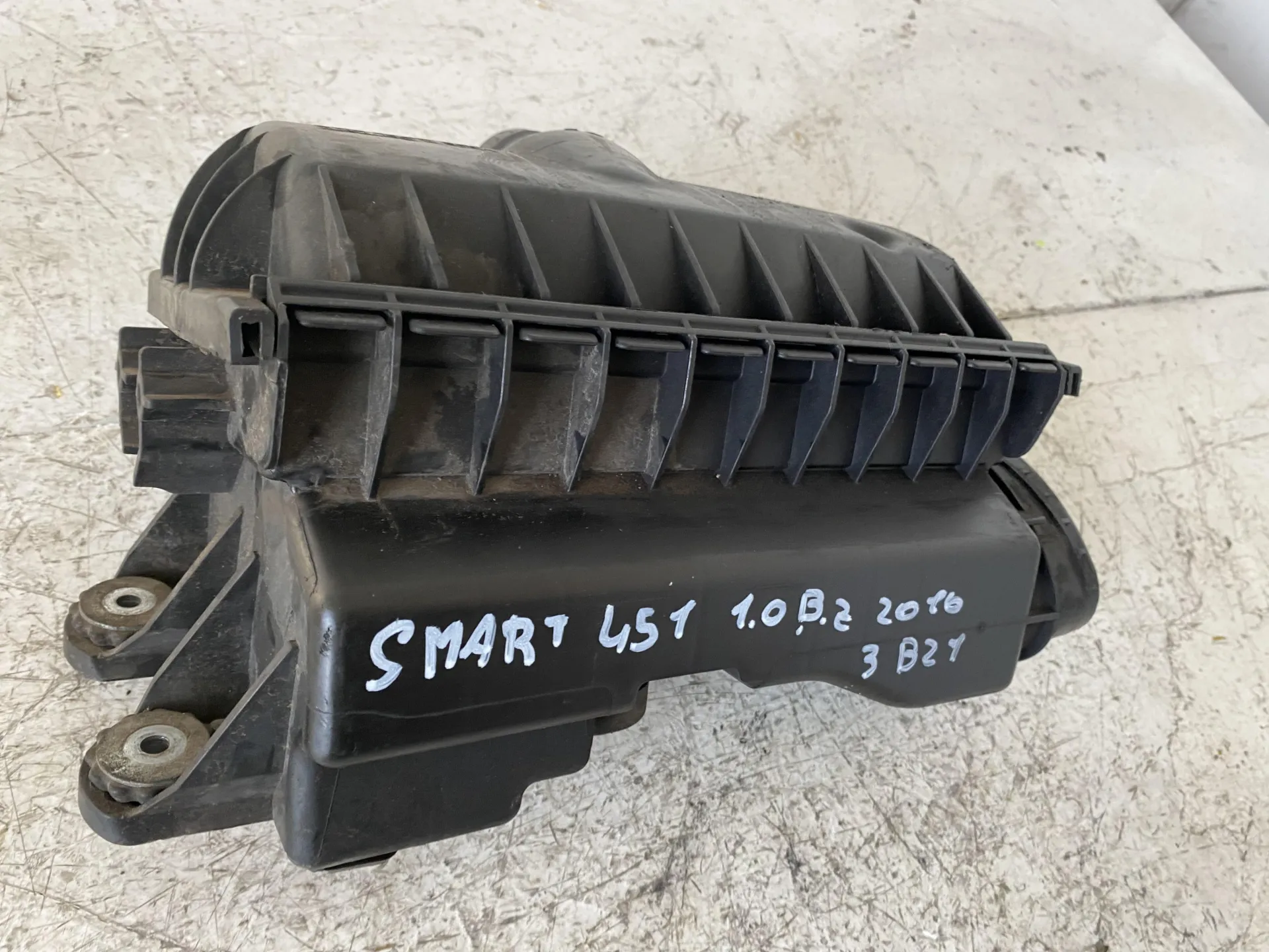 BOX SCATOLA FILTRO ARIA con codice A13900001\006 da SMART Fortwo CoupÃ© 3Â° Serie (w 451) 1000 Benzina con codice motore 3B21/3B21 (2010)