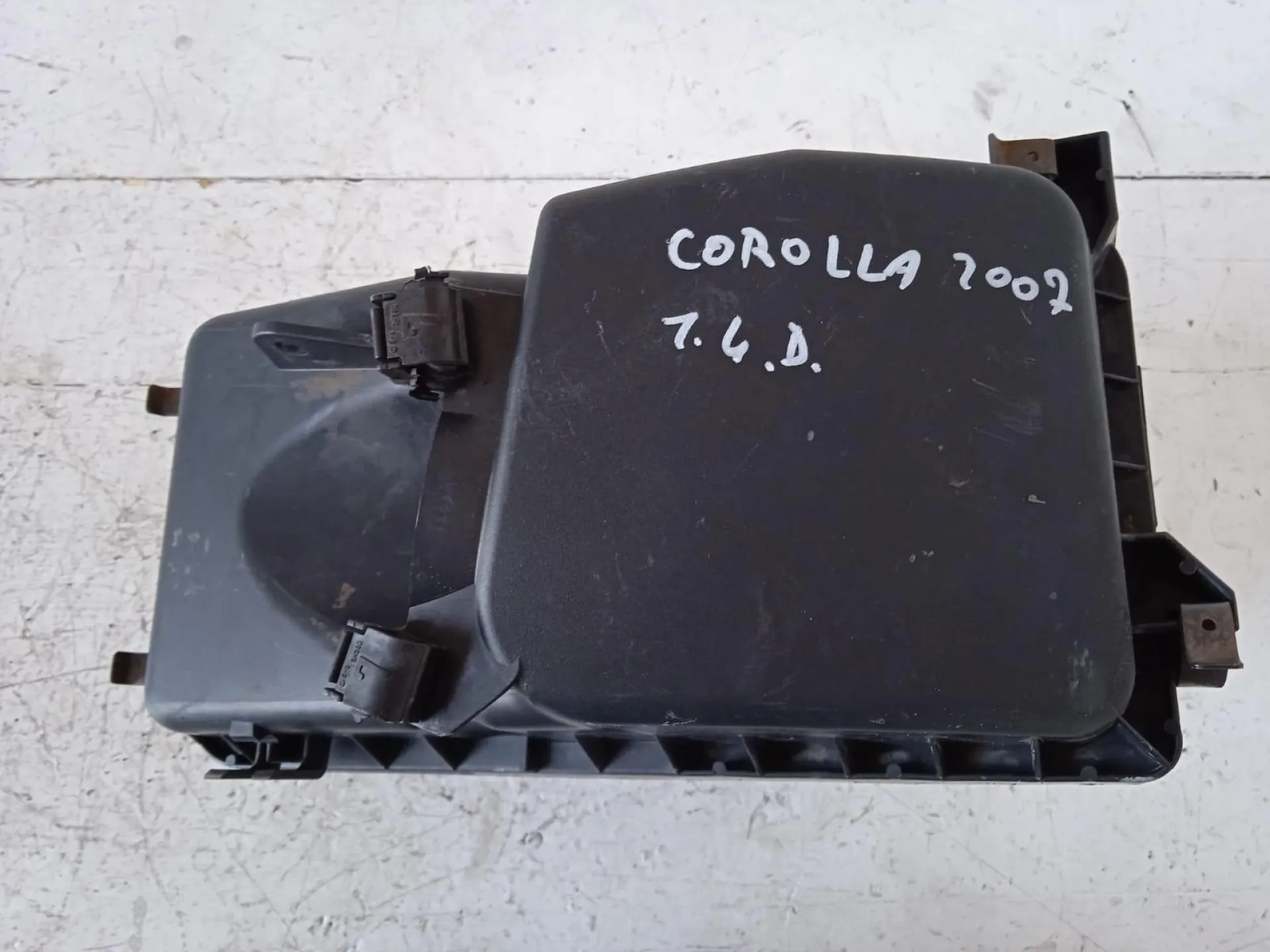 BOX SCATOLA FILTRO ARIA con codice 1770533061 da TOYOTA Corolla Berlina 4Â° Serie 1400 Diesel con codice motore 1ND/1ND (2007)