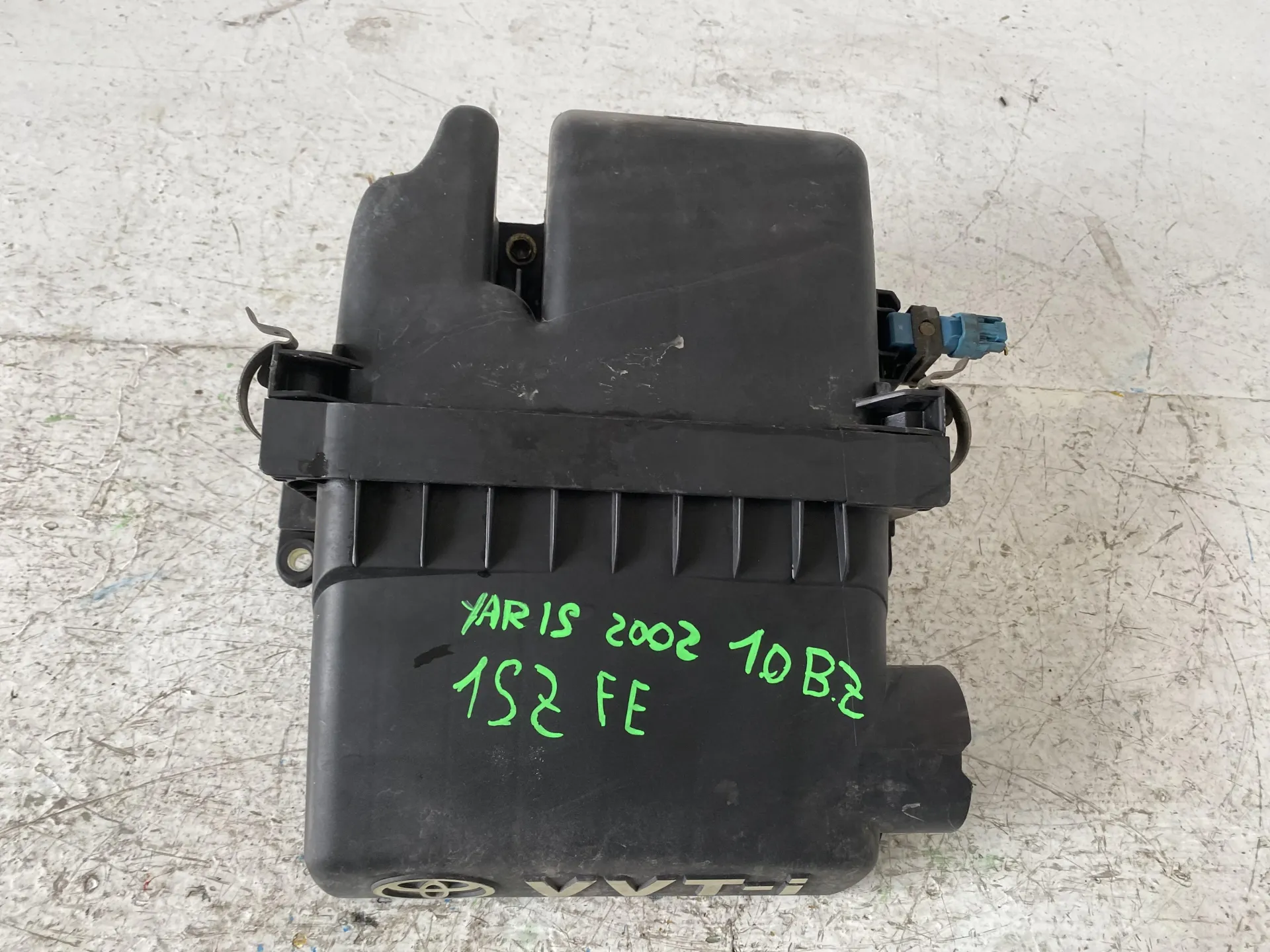 BOX SCATOLA FILTRO ARIA con codice 17700 0J010 da TOYOTA Yaris Serie (99>03) 1000 Benzina con codice motore 1SZ FE/1SZ FE (2002)