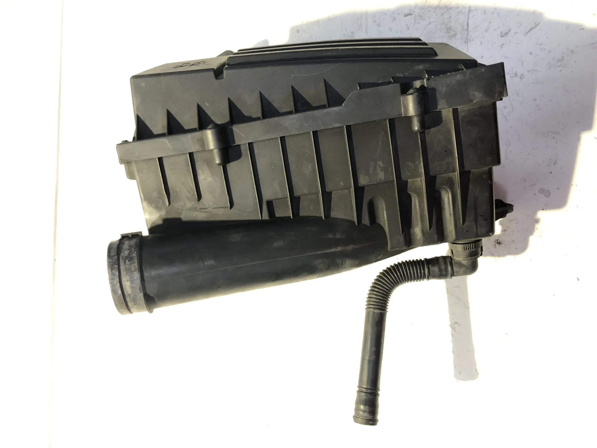 BOX SCATOLA FILTRO ARIA VOLKSWAGEN Touran 2Â° Serie 1900 Diesel (2009)