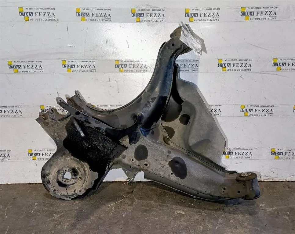 BRACCIO OSCILLANTE ASSALE POSTERIORE SX con codice A4473505300 da MERCEDES Vito Serie (W447) (14>) 1950 diesel (2021)