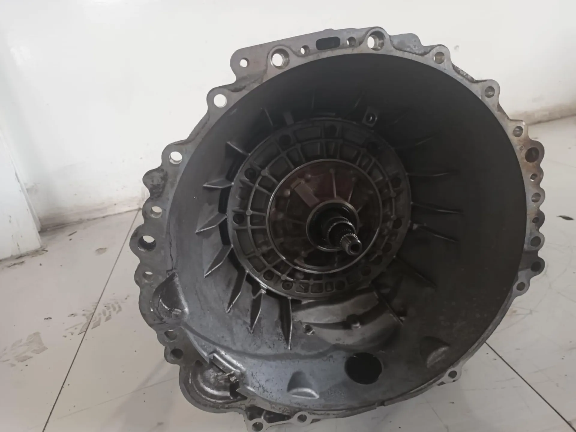 CAMBIO AUTOMATICO CON CONVERTITORE DI COPPIA con codice 1068020053 da LAND ROVER Range Rover SPORT (05>13) 2700 Diesel con codice motore 276DT/276DT (2008)