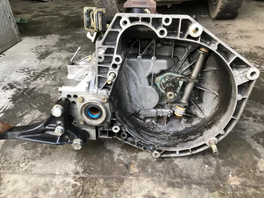 CAMBIO MANUALE COMPLETO con codice 937A2000 da ALFA ROMEO 147 Serie (937_) (05>10) 1900 Diesel (2004)