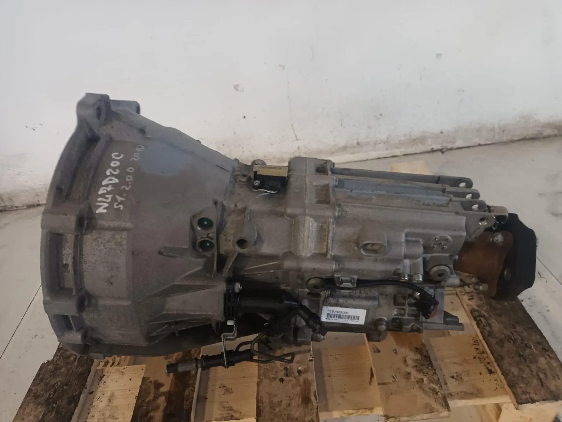CAMBIO MANUALE COMPLETO con codice 2300-7533818 da BMW Serie 1 Serie (E87) (07>) 2000 Diesel con codice motore N47D20C/N47D20C (2010)