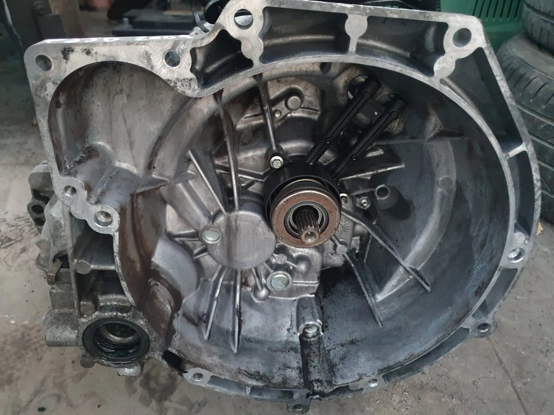 CAMBIO MANUALE COMPLETO con codice 2N1R7F096.BC da FORD Fiesta 6Â° Serie 1400 Diesel (2010)