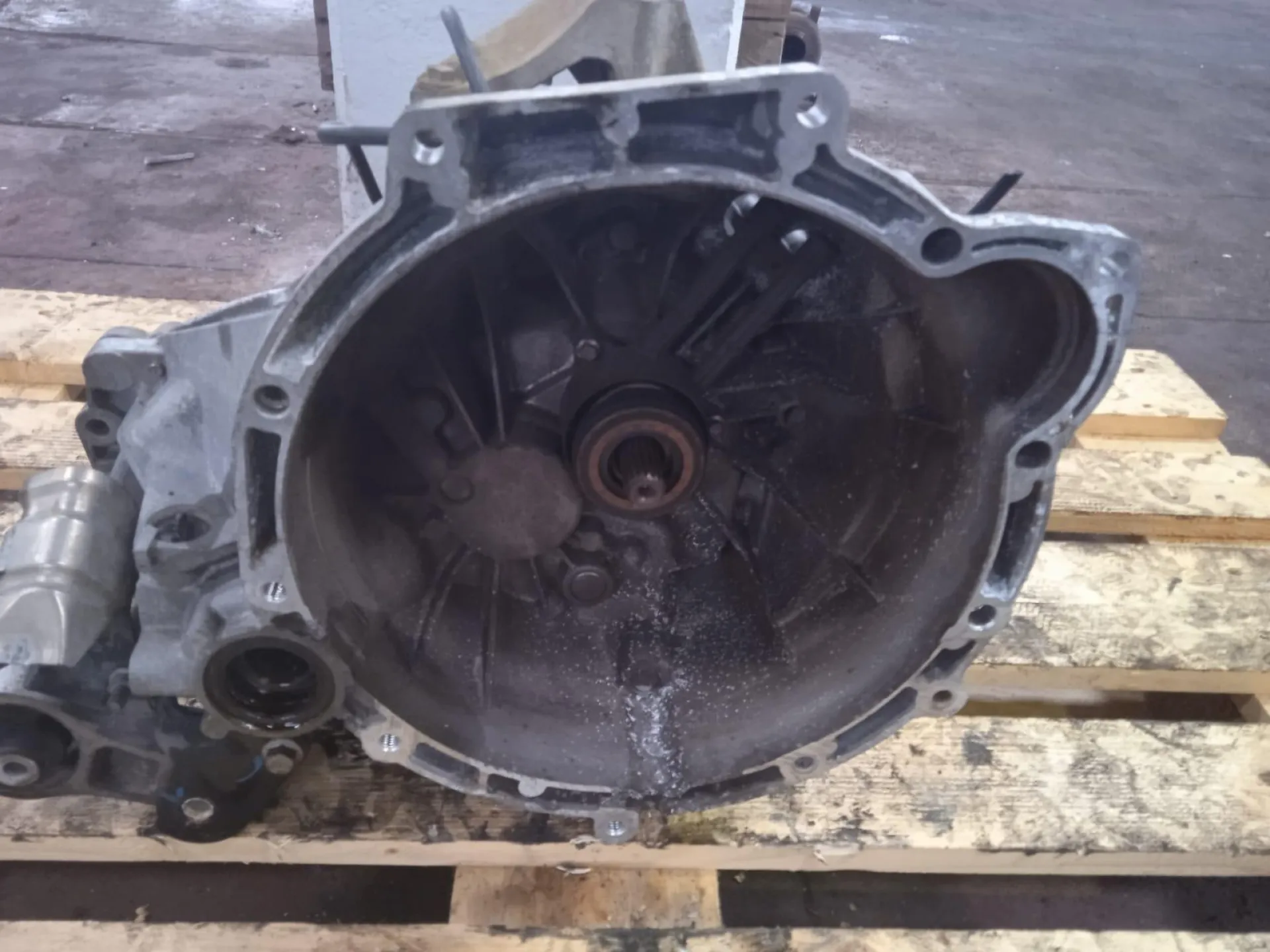 CAMBIO MANUALE COMPLETO con codice 8A6R7002 CA da FORD Fiesta 6° Serie 1200 Benzina con codice motore SNJB/SNJB (2012)