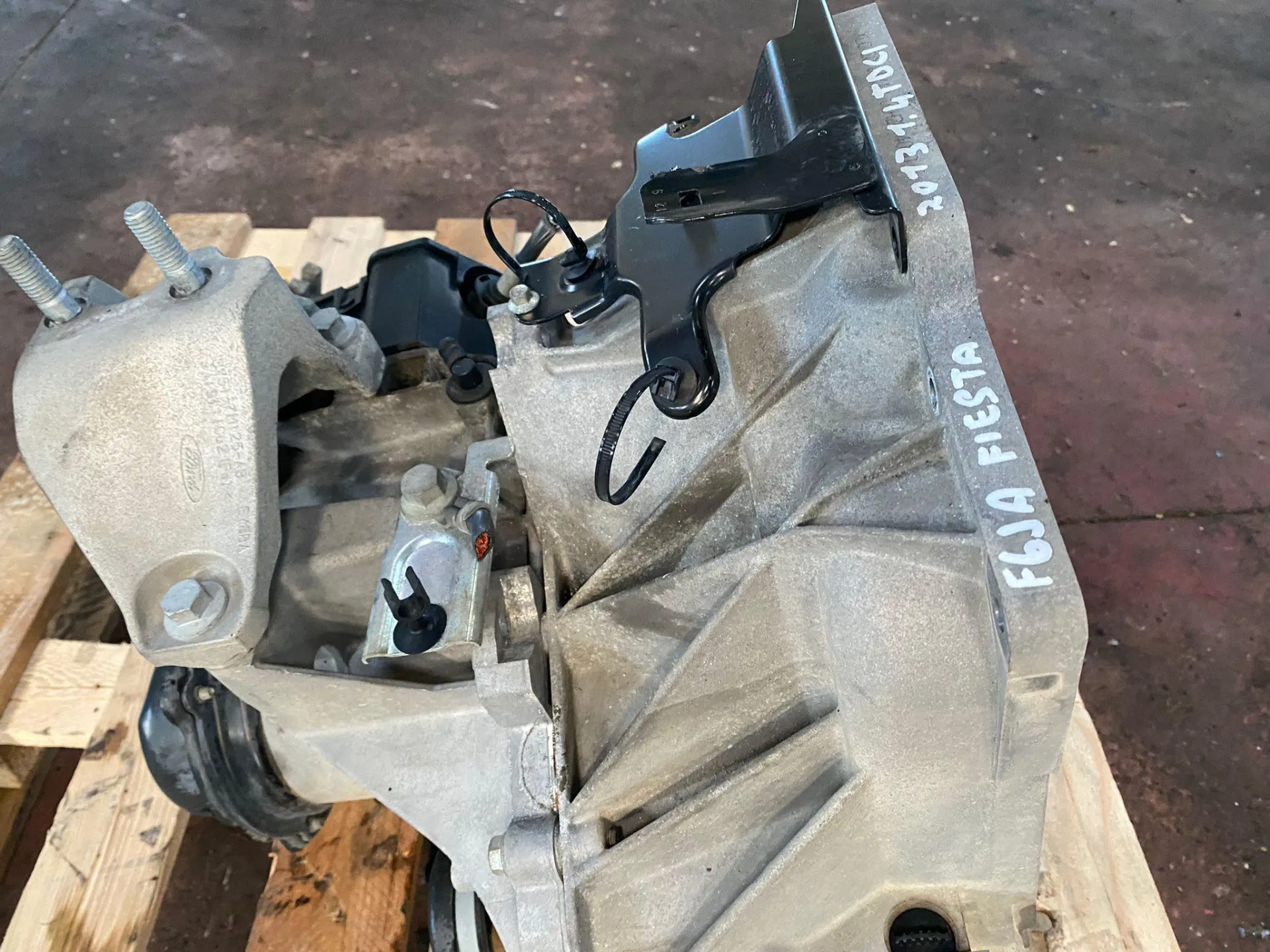 CAMBIO MANUALE COMPLETO con codice 8A6R7002EB da FORD Fiesta 6Â° Serie 1400 Diesel con codice motore F6JA/F6JA (2013)