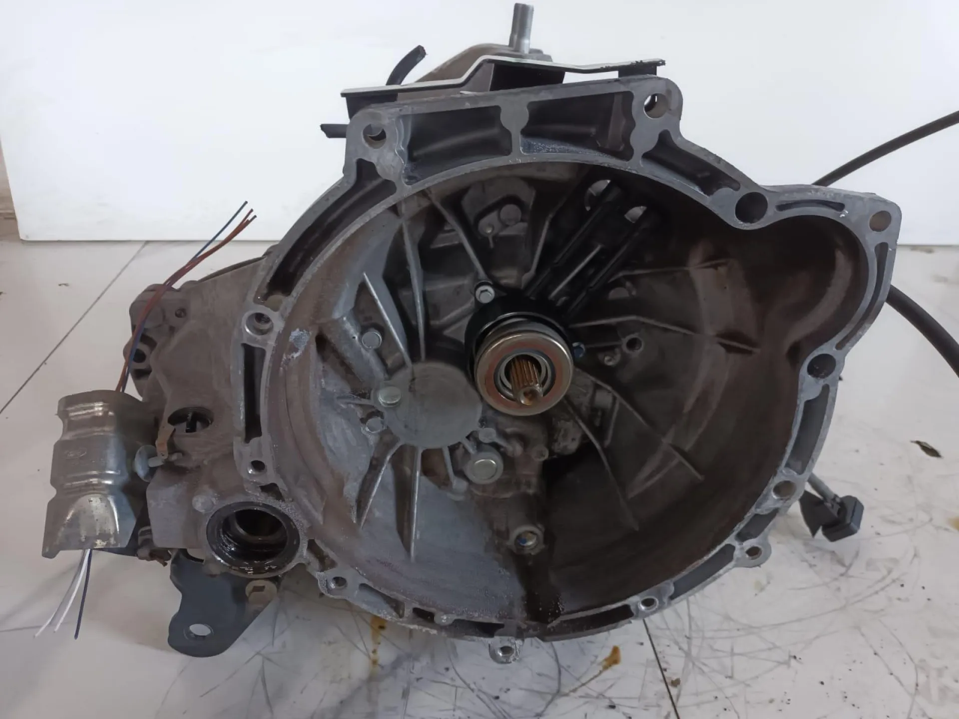 CAMBIO MANUALE COMPLETO con codice 8A6R 7002 CA da FORD Fiesta 6° Serie 1200 Benzina con codice motore SNJA/SNJA (2010)