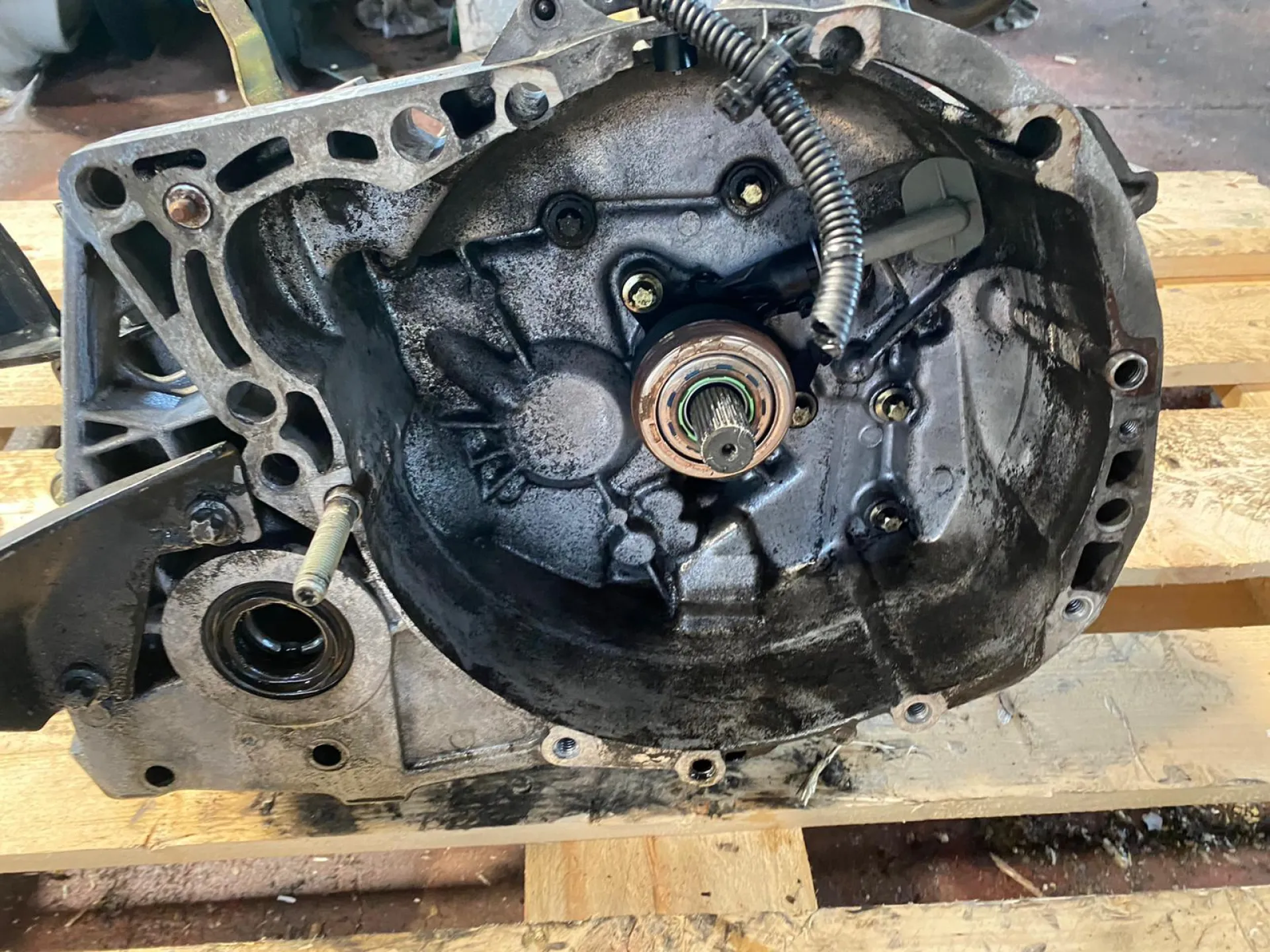 CAMBIO MANUALE COMPLETO con codice 8200137170 da NISSAN Micra 6Â° Serie 1500 Diesel con codice motore K9K/K9K (2007)