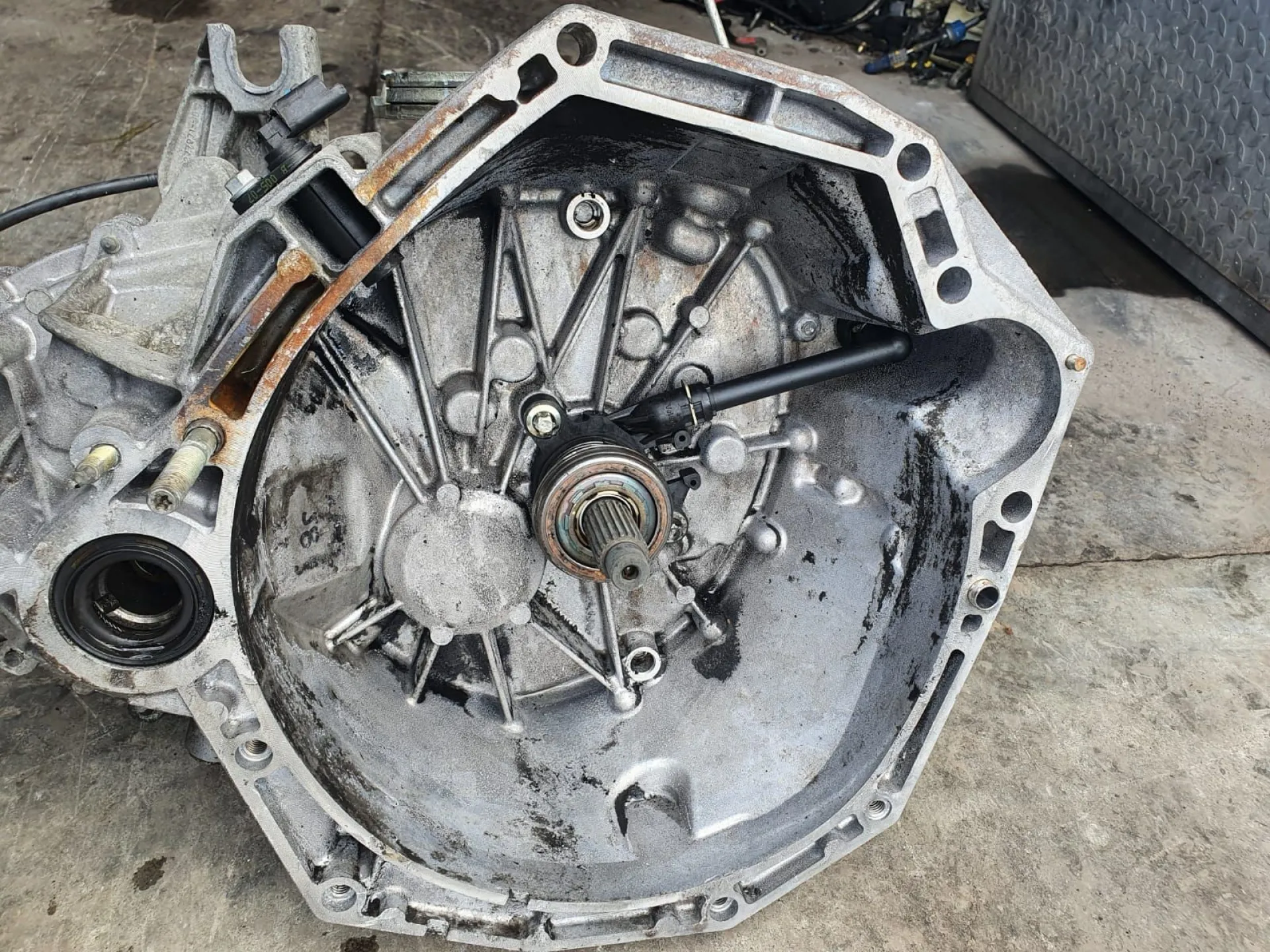 CAMBIO MANUALE COMPLETO con codice TL 4 A000 7701700551 da NISSAN Qashqai 1Â° Serie 1500 DIESEL (2008)