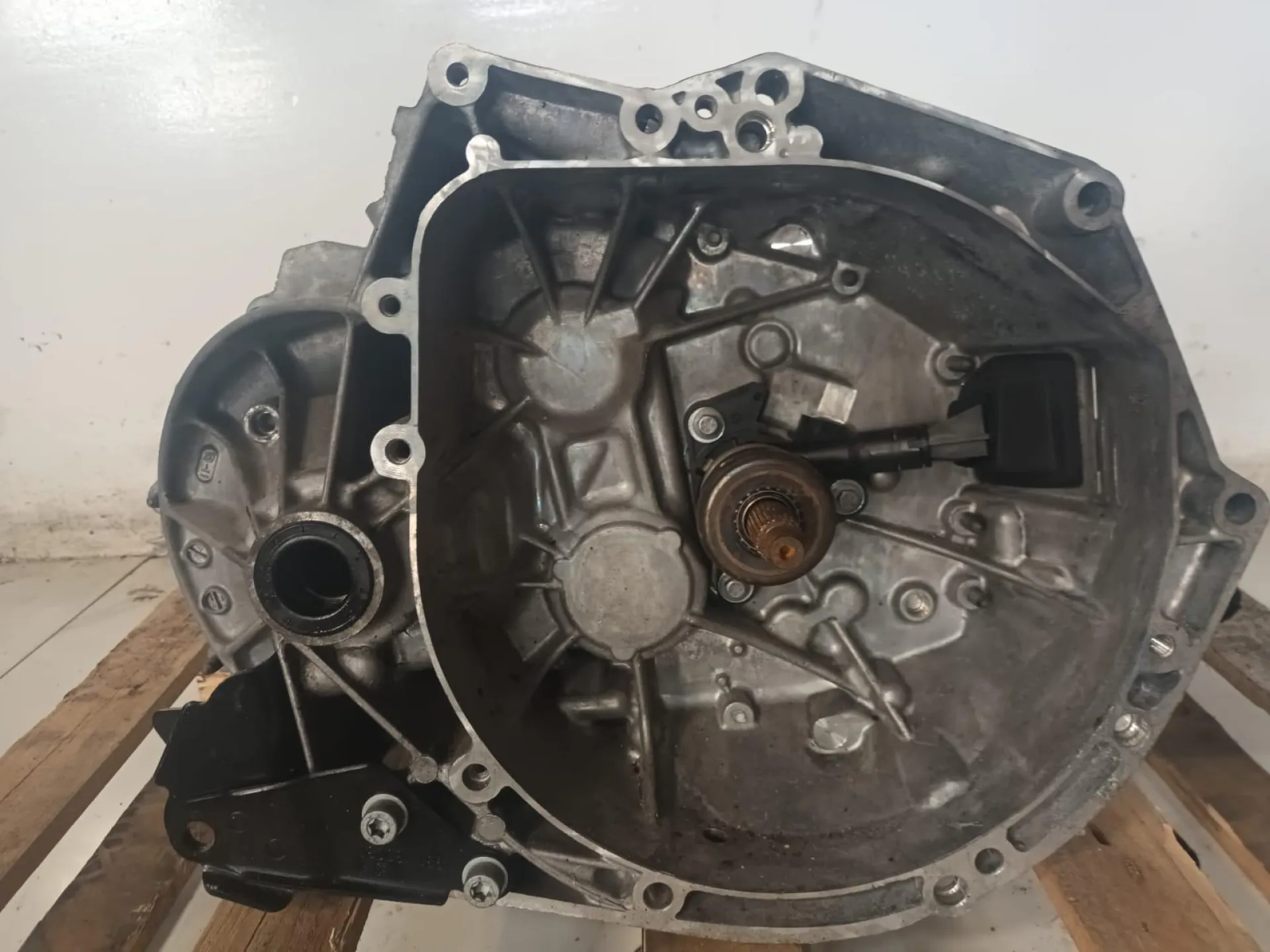 CAMBIO MANUALE COMPLETO con codice BV02138180939 da PEUGEOT 208 Serie (12>19) 1200 Benzina con codice motore HN02/HN02 (2017)