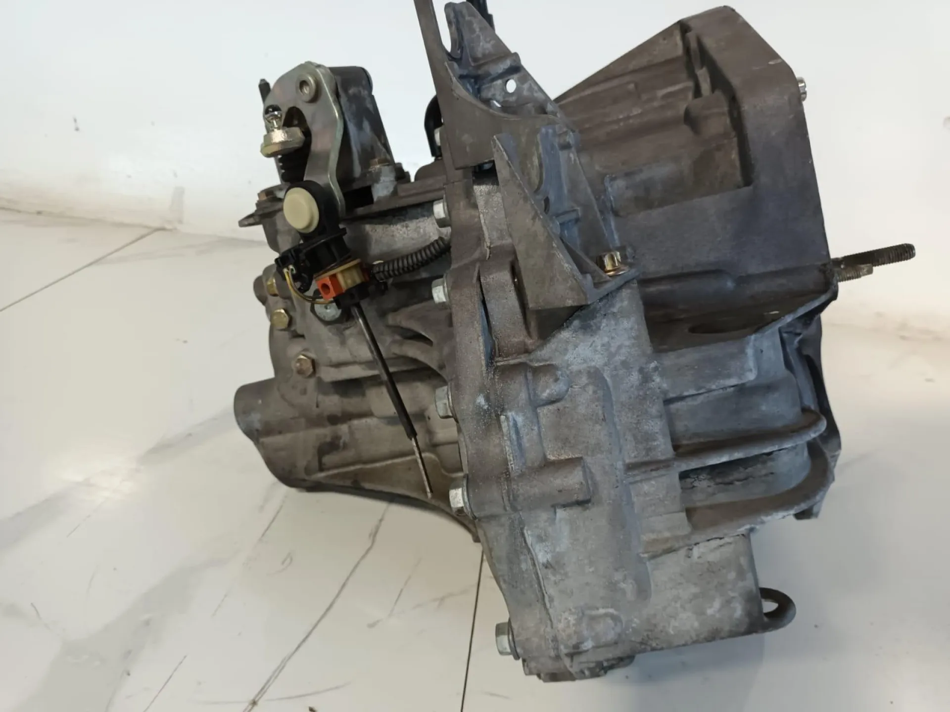 CAMBIO MANUALE COMPLETO con codice 8200361232 da RENAULT Scenic Serie (03>09) 1900 Diesel con codice motore F9Q/F9Q (2006)