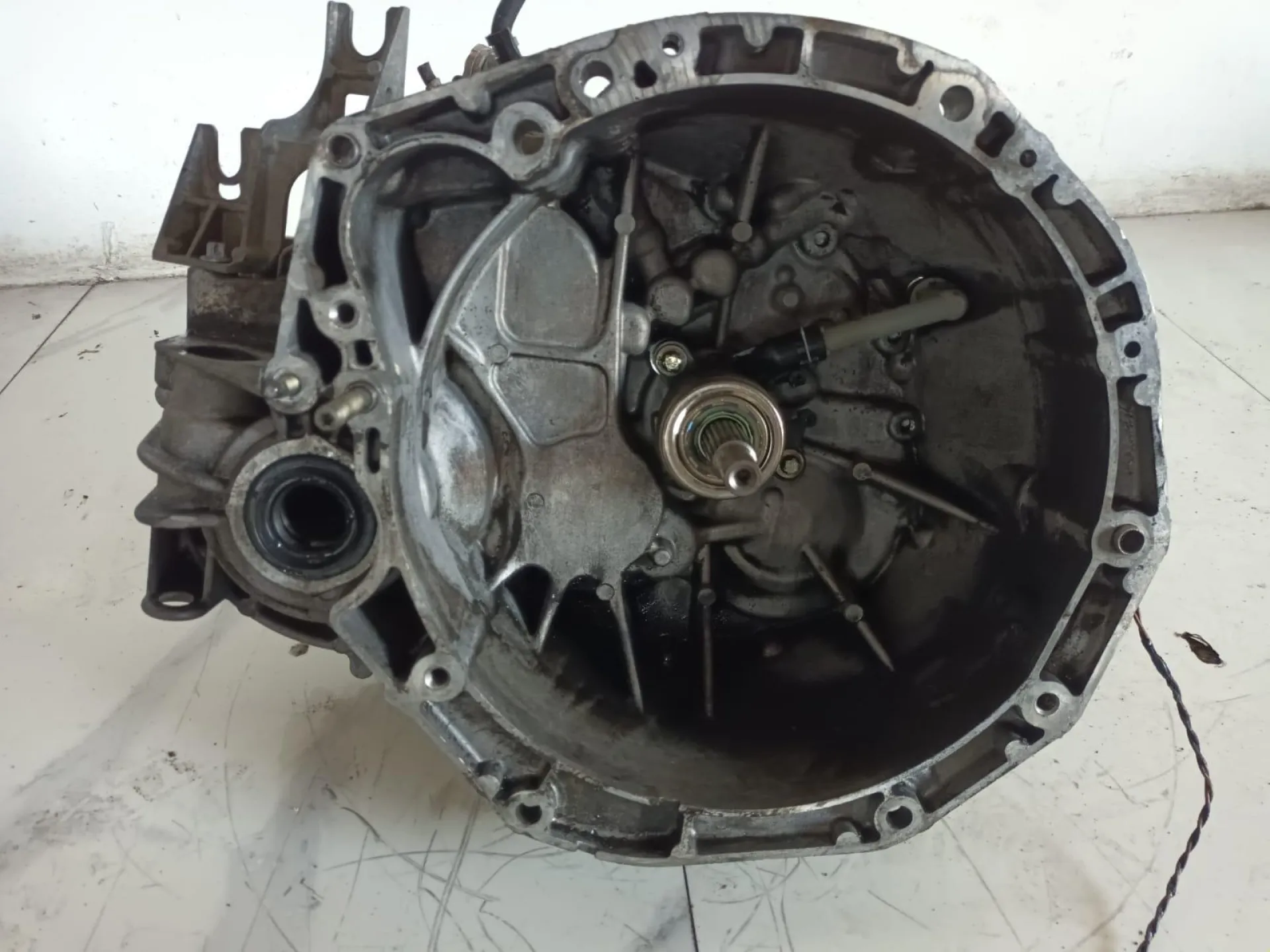 CAMBIO MANUALE COMPLETO con codice 8200156391 da RENAULT Scenic Serie (09>16) 1900 Diesel con codice motore F9Q B8/F9Q B8 (2006)