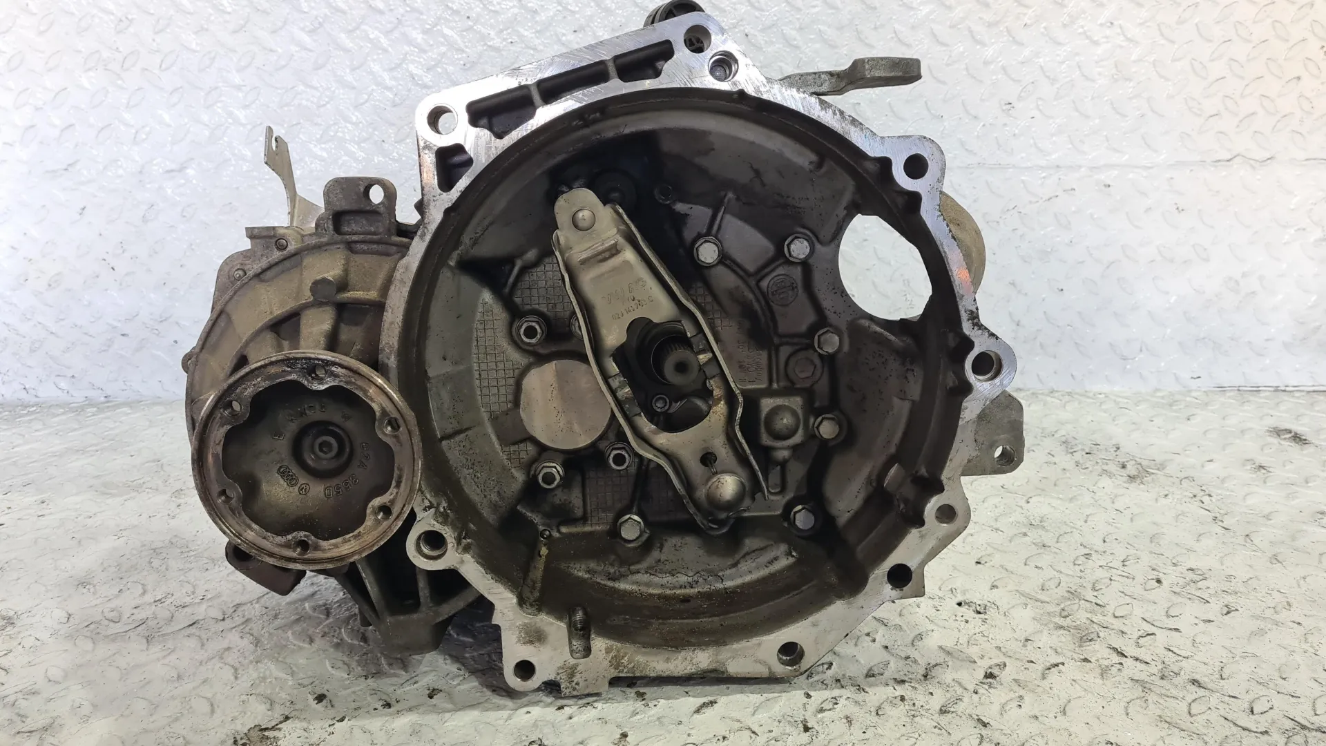 CAMBIO MANUALE COMPLETO con codice JCX06038148583 da VOLKSWAGEN Passat Berlina 4° Serie BLS Diesel 1896 (05>10)