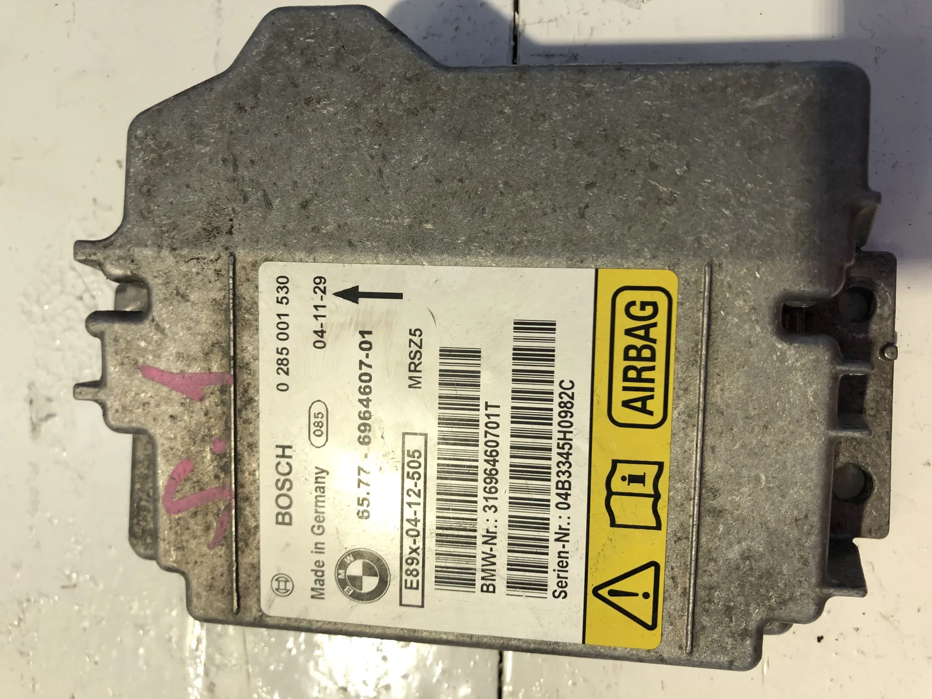CENTRALINA AIRBAG con codice 0285001530 / 6577696460701 da BMW Serie 1 Serie (E87) (04>07) 2000 Diesel (2005)