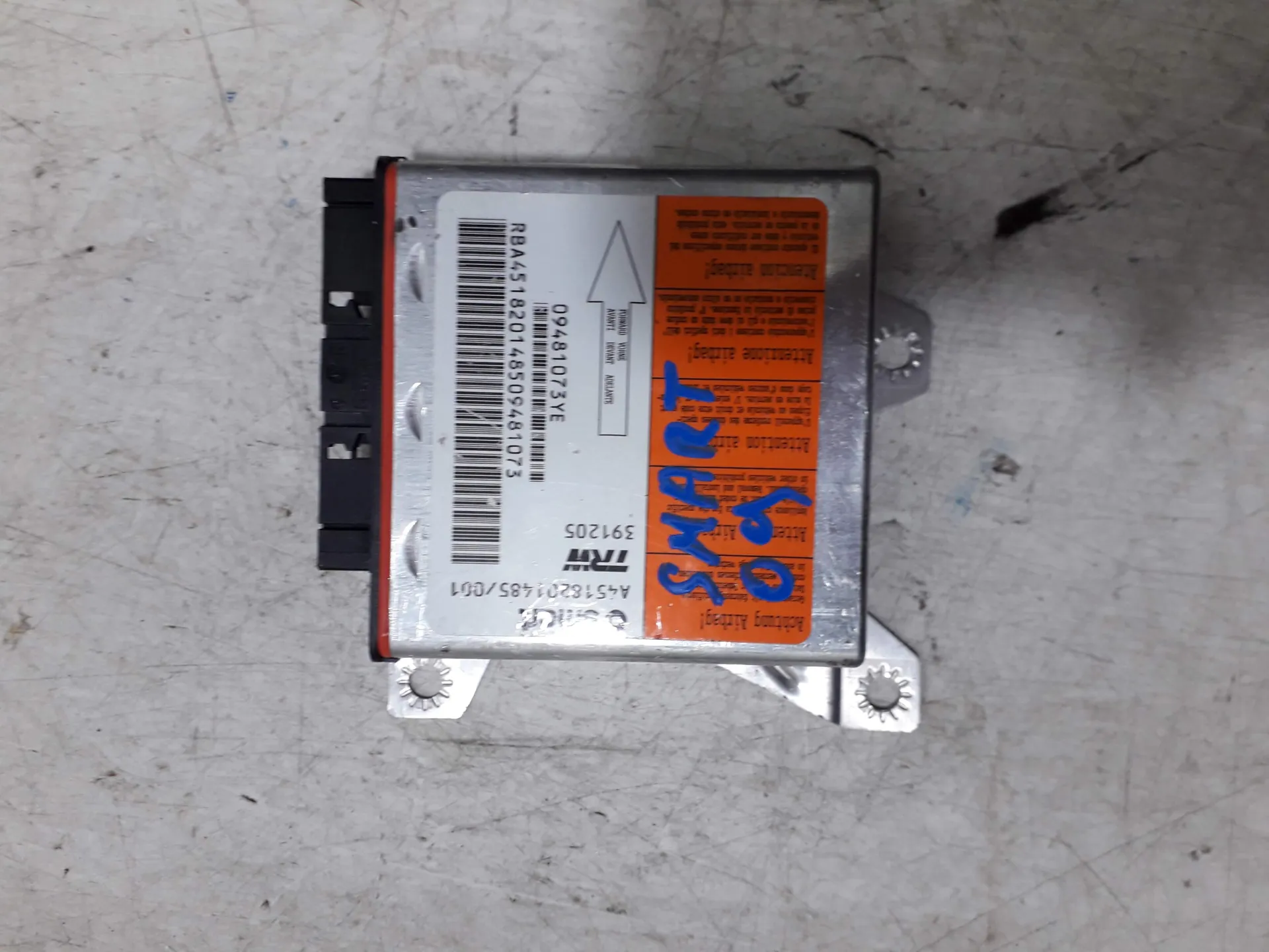 CENTRALINA AIRBAG con codice 09481073ye da SMART Fortwo CoupÃ© 3Â° Serie (w 451) 1000 Benzina (2009)