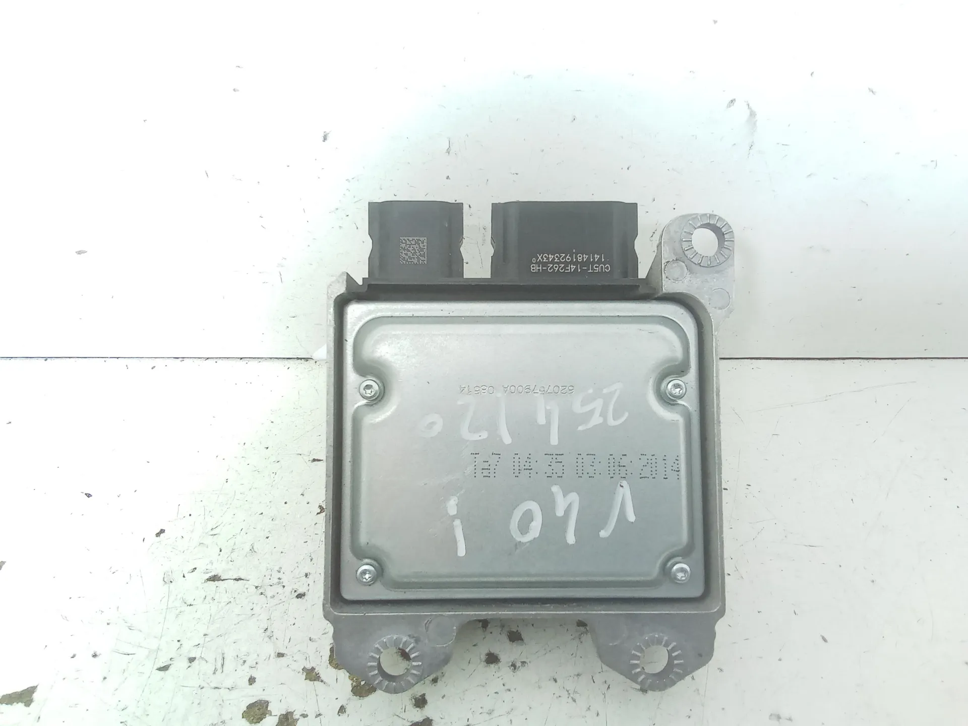 CENTRALINA AIRBAG con codice P31406938 da VOLVO V40 Serie (12>15) 2000 Diesel 110 kW / 150 CV (2014)