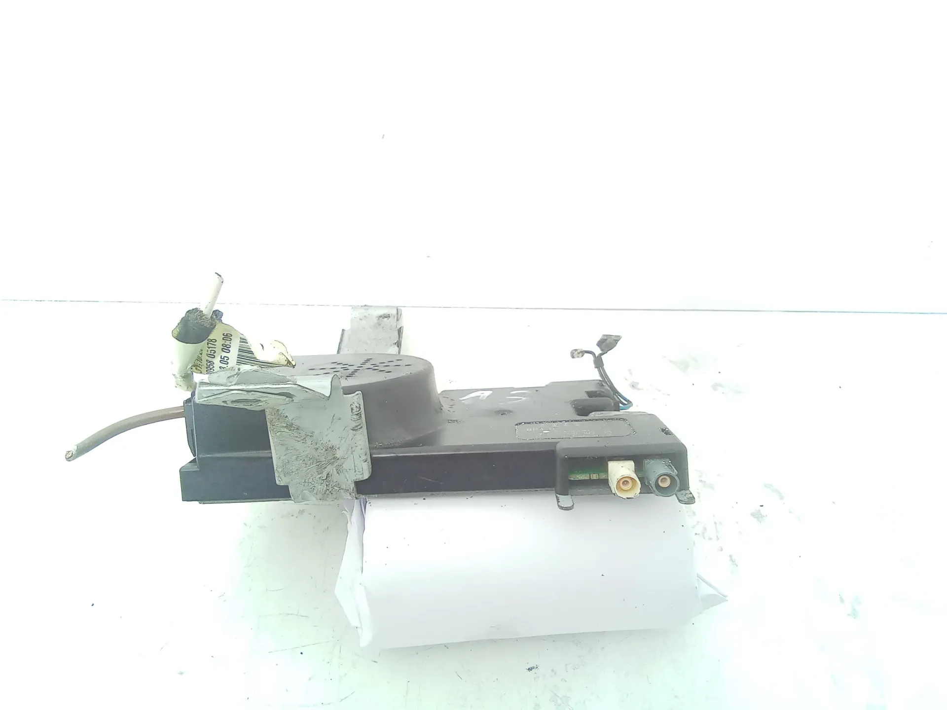 CENTRALINA ANTENNA con codice 8p4035225d da AUDI A3 Serie (8P1) (05>08) Benzina (2008)