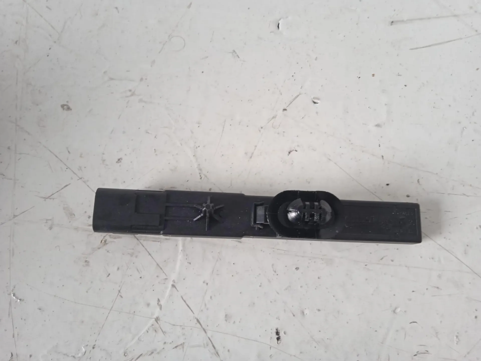 CENTRALINA ANTENNA con codice E1136485A da PEUGEOT 308 2Â° Serie 1600 Diesel con codice motore BH01/BH01 (2018)