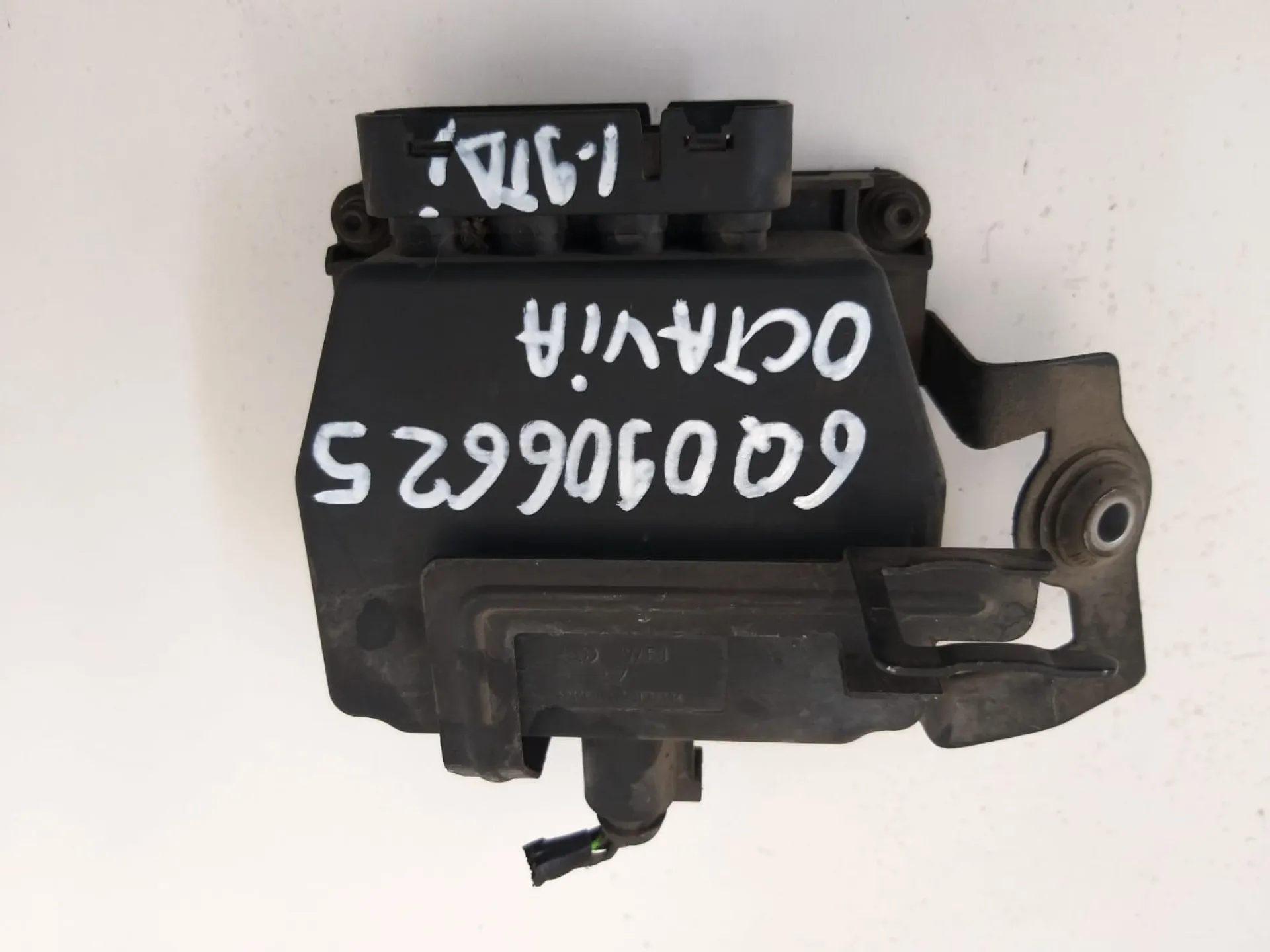 Centralina blocco valvole Skoda Octavia del 2007 1.9 Diesel CODICE RICAMBIO : 6Q0906625