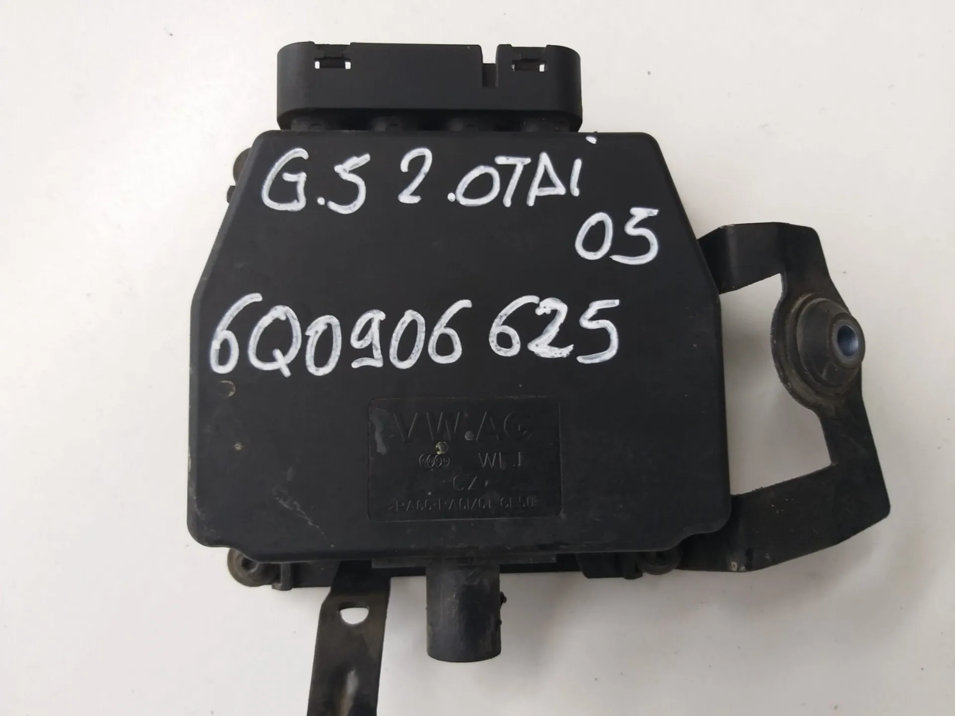 Centralina blocco valvole VW Golf 5 2.0 D del 2005 CODICE RICAMBIO : 6Q0906625