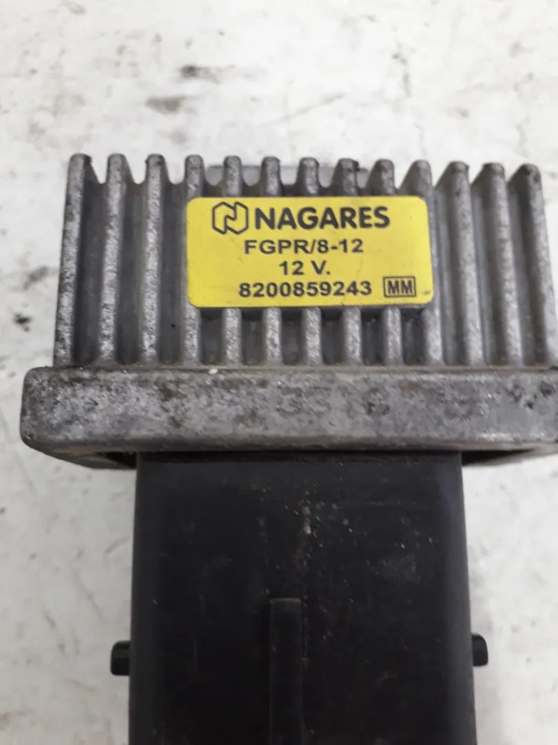 CENTRALINA CANDELETTE con codice 8200859243 da RENAULT Trafic Furgone 2000 Diesel (2007)