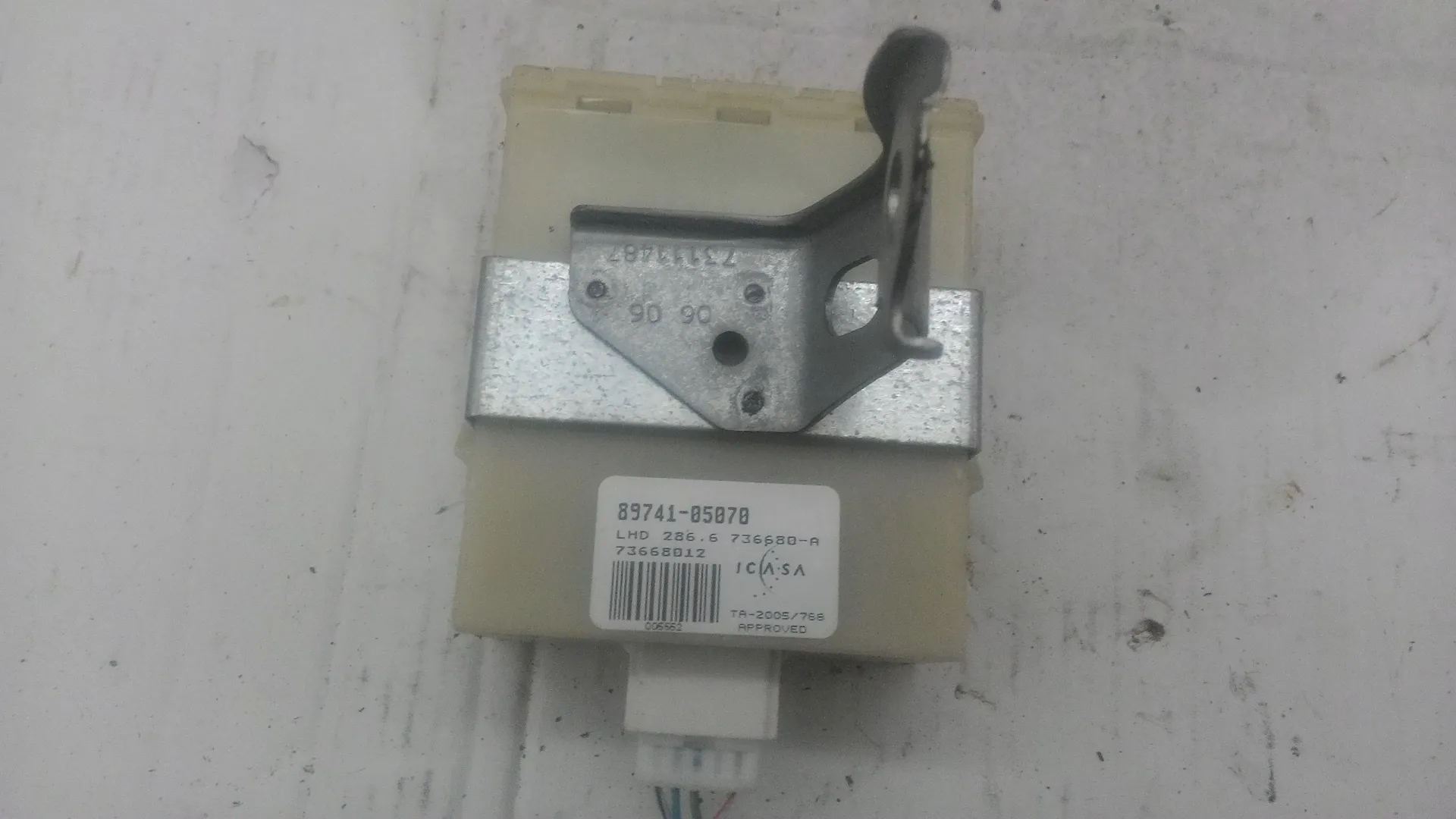 CENTRALINA CHIUSURE con codice 89741-0507 da TOYOTA Avensis Berlina 2Â° Serie Diesel (2004)
