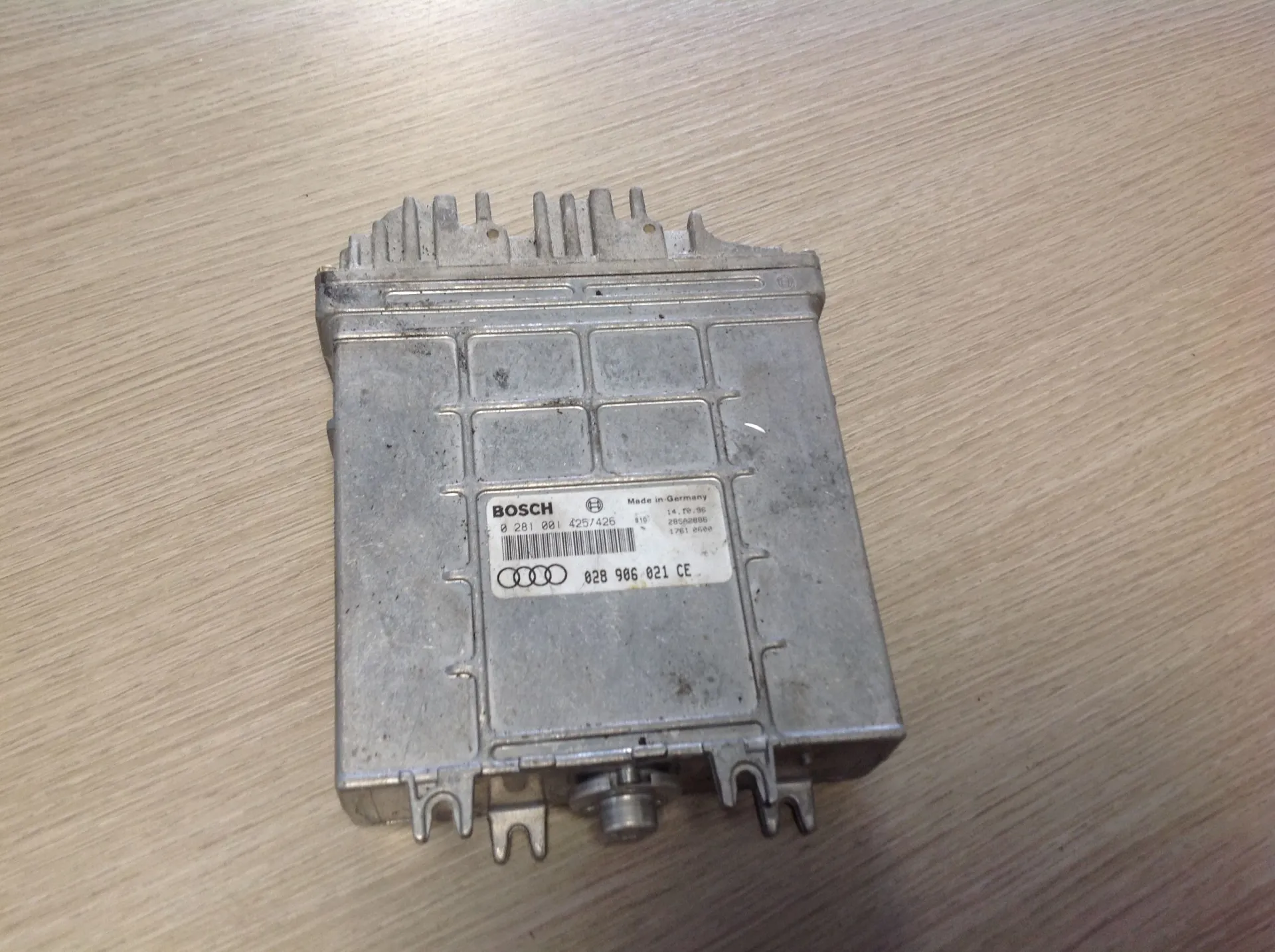 0281001425/426 028906021CE CENTRALINA MOTORE AUDI A4 Berlina (B5) (94>99) Diesel