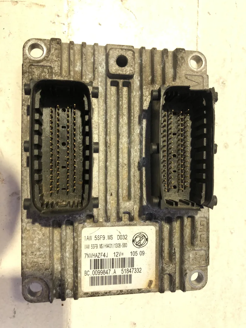 CENTRALINA MOTORE con codice 1AW5SF9MSD032 / 7NVHAZF4J12V / 10509 / BC0099847A / 51847332 da FIAT 500 Serie (15>) 1200 Benzina (2017)
