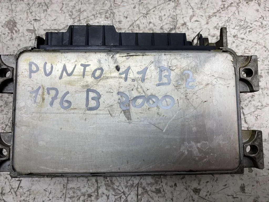 CENTRALINA MOTORE con codice 7795574 da FIAT Punto Berlina 3P 1100 Benzina con codice motore 176B2000/176B2000 (1998)