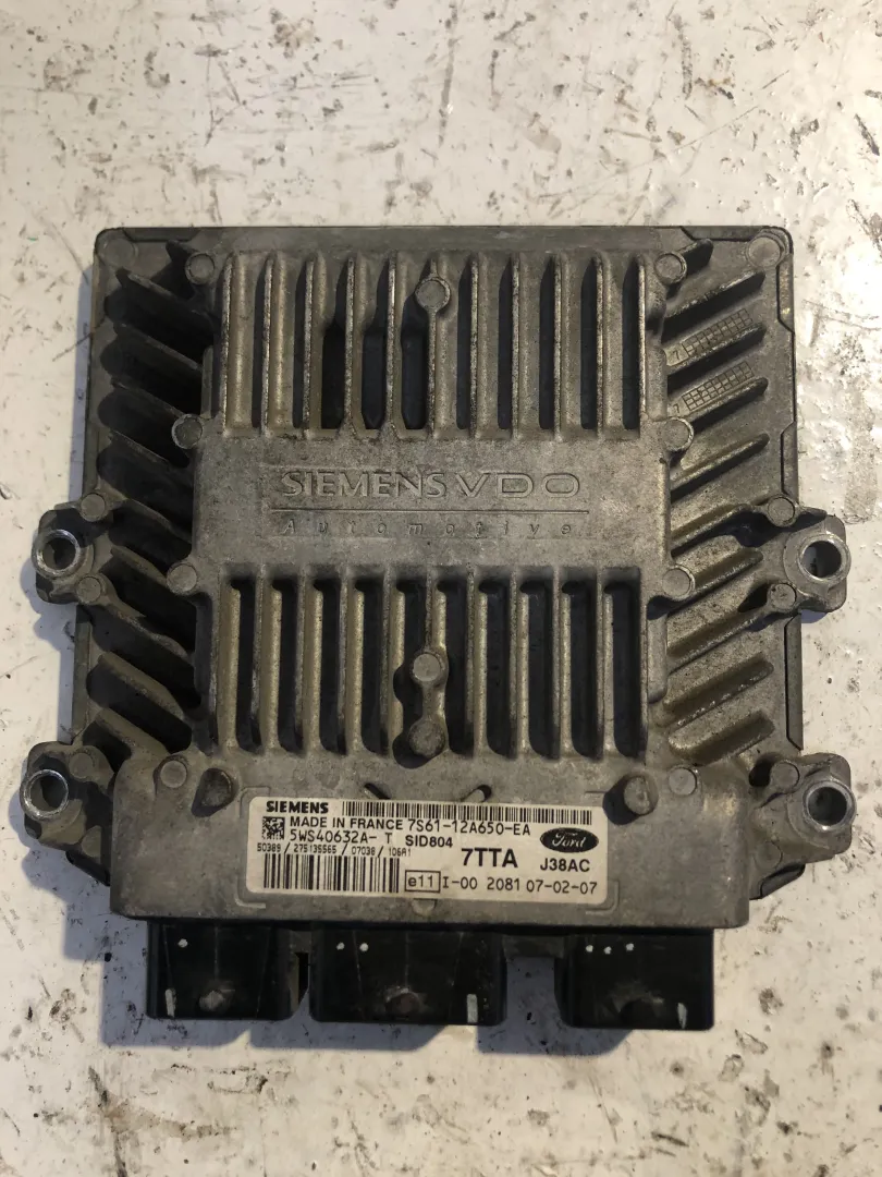 CENTRALINA MOTORE con codice 7S61.12A650AE / 5WS40632A / SID804 / 7TTAJ38AC / E11.I002081 da FORD Fiesta 5Â° Serie 1400 Diesel (2007)