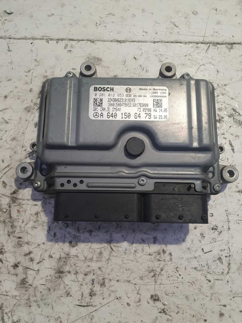 CENTRALINA MOTORE con codice 0281012953 / 2243806231019203 / 18931284 / 1039S00000 / Q01CRA 310M640 / A6401506479 da MERCEDES Classe A W169 3Â° Serie 2000 Diesel (2006)