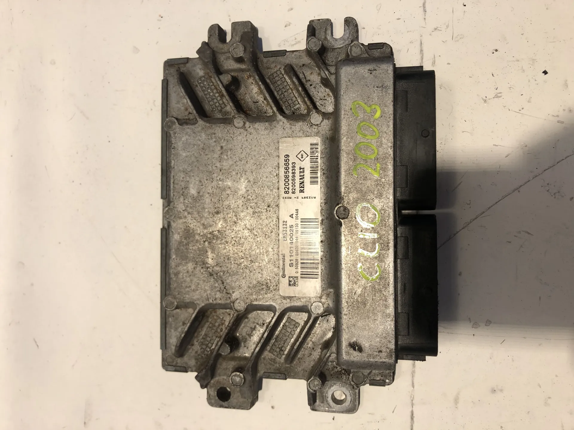 CENTRALINA MOTORE con codice EMS3132 / 8200856659 / 8200598393 / S110140025A da RENAULT Clio Serie (01>05) 1200 Benzina (2003)