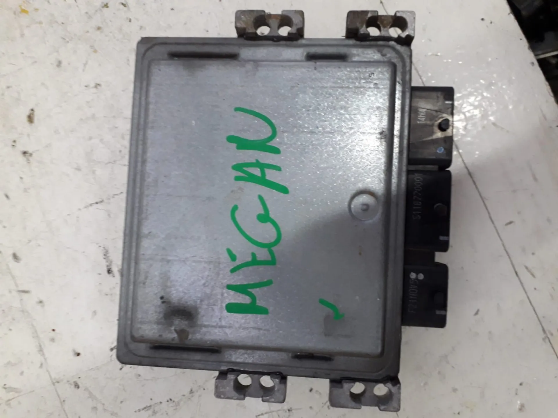 CENTRALINA MOTORE con codice 8200565863 / S122326109A / 8200592611 da RENAULT Megane ll S. Wagon (06>08) 1500 Diesel (2008)